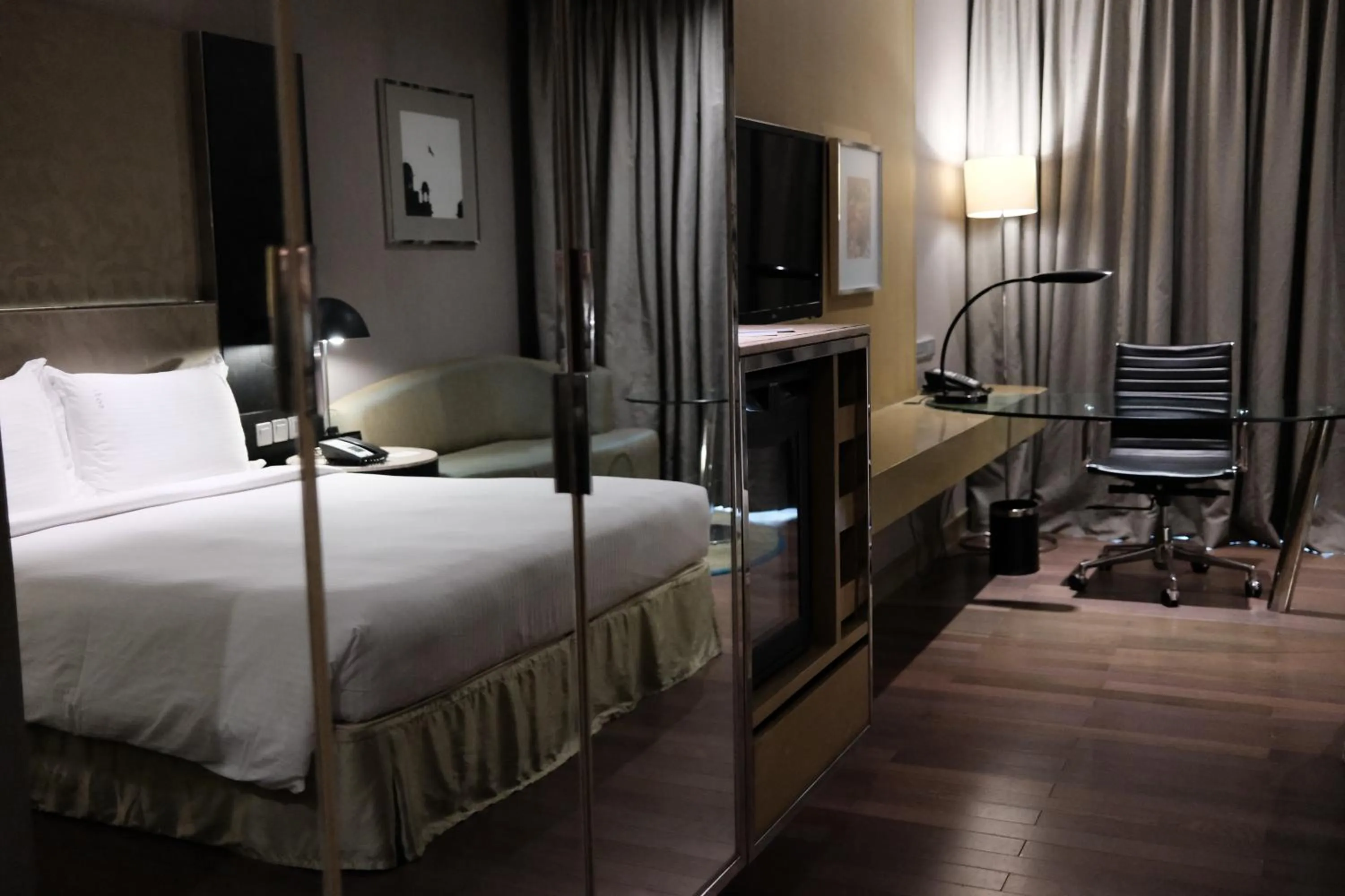 Bed in Holiday Inn New Delhi Aerocity by IHG