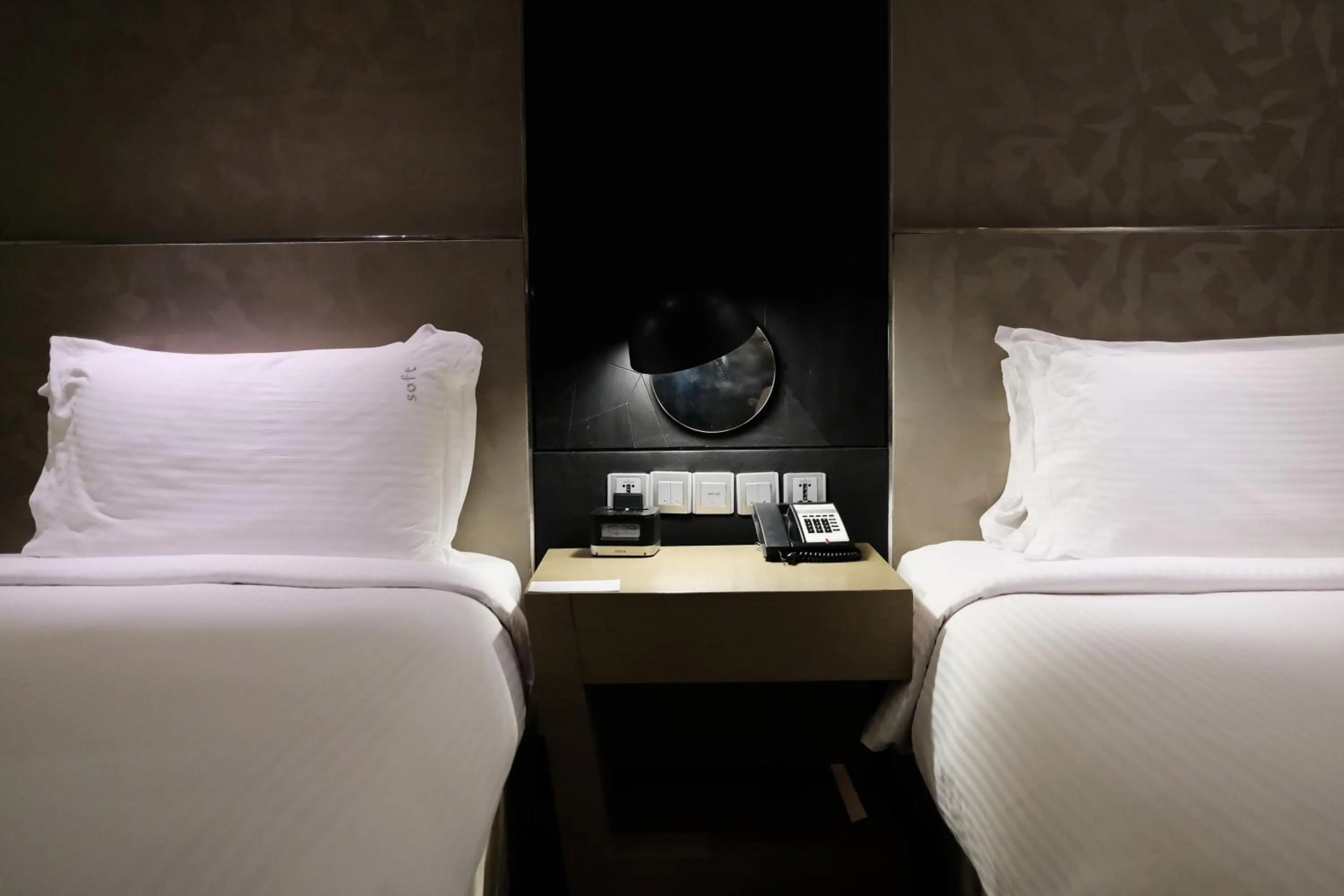 Bed in Holiday Inn New Delhi Aerocity by IHG