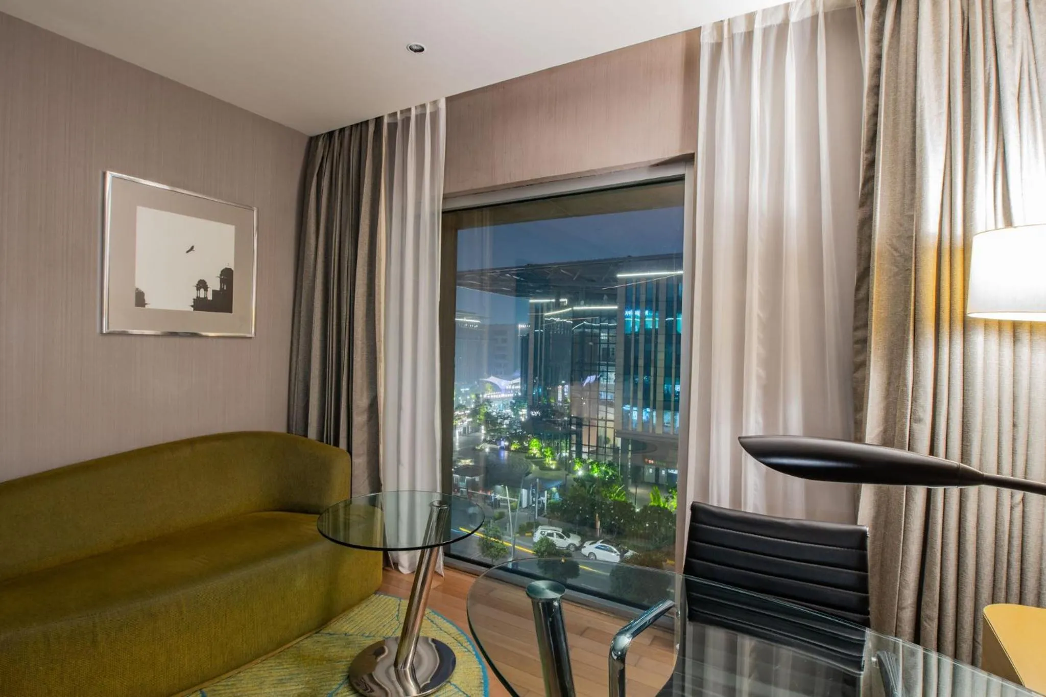 Photo of the whole room in Holiday Inn New Delhi Aerocity by IHG