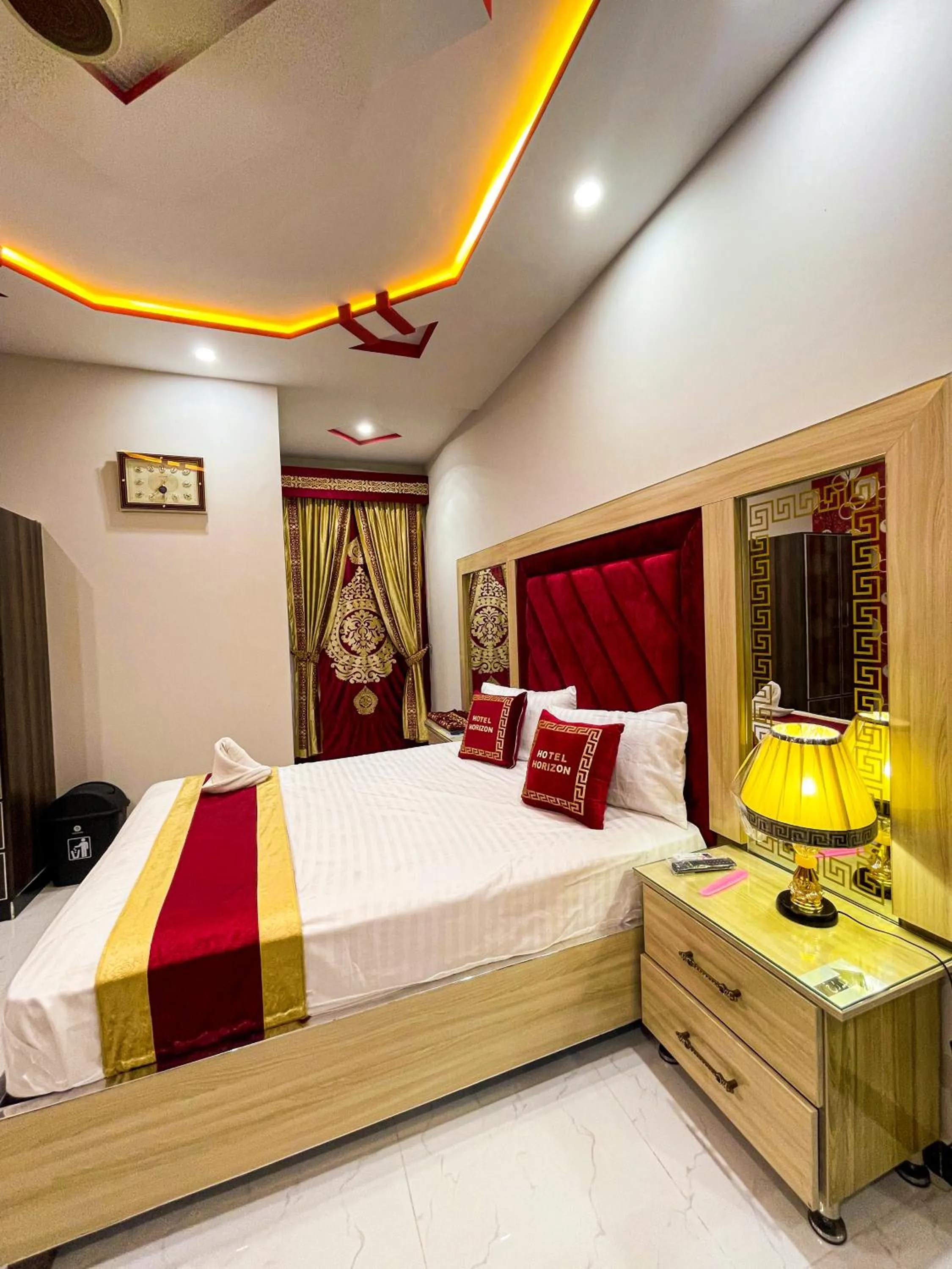 Bedroom, Bed in Horizon Hotel