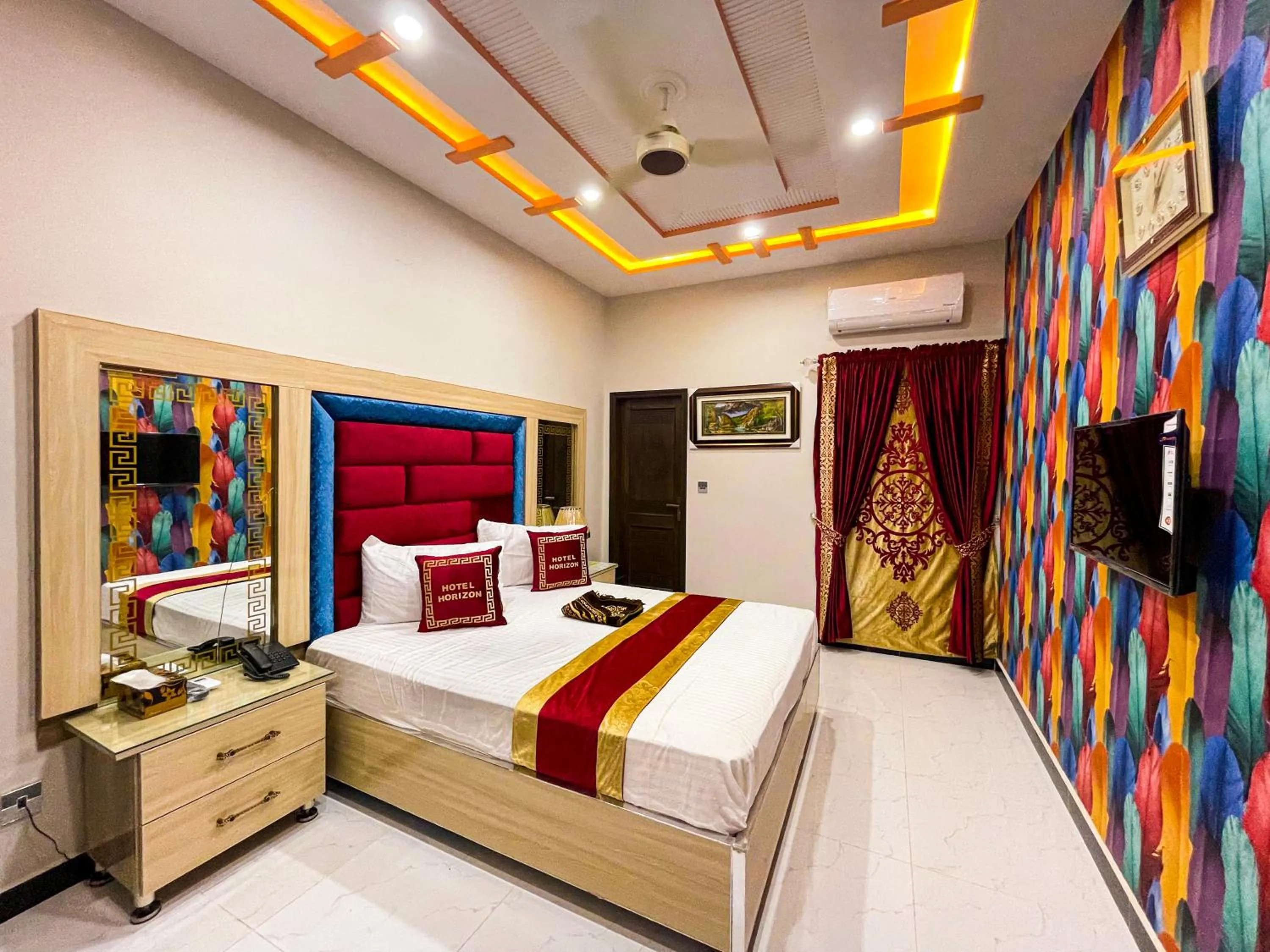 Photo of the whole room, Bed in Horizon Hotel