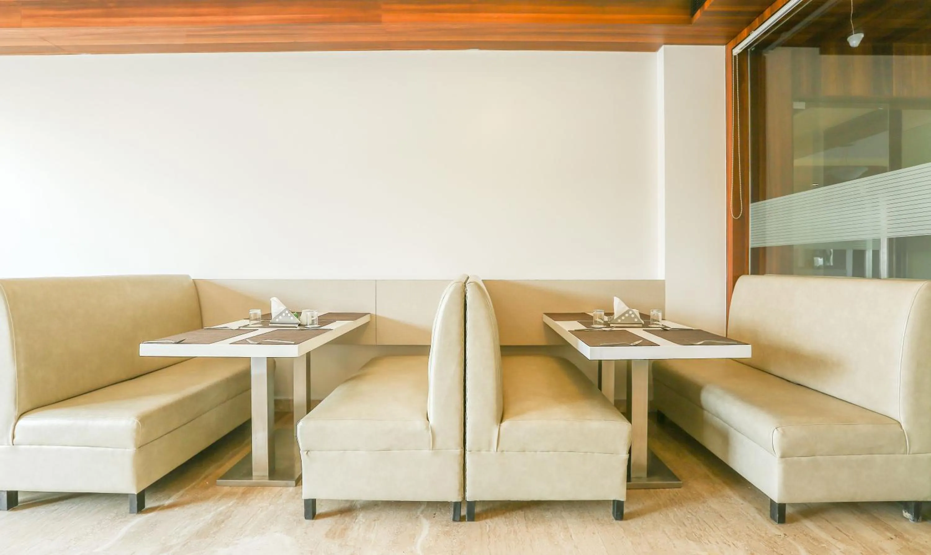 Restaurant/places to eat in Treebo Premium Eden Residency Near Sec 29