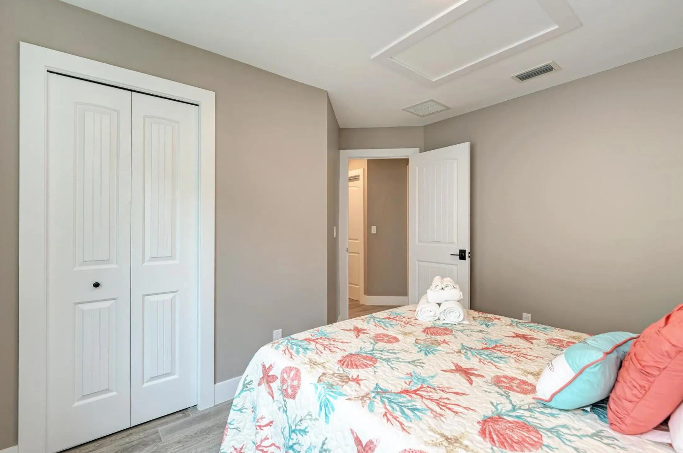 Property building, Bed in Ami Gulf Lookout-Views Of The Gulf From Every Room-Rooftop Terrace