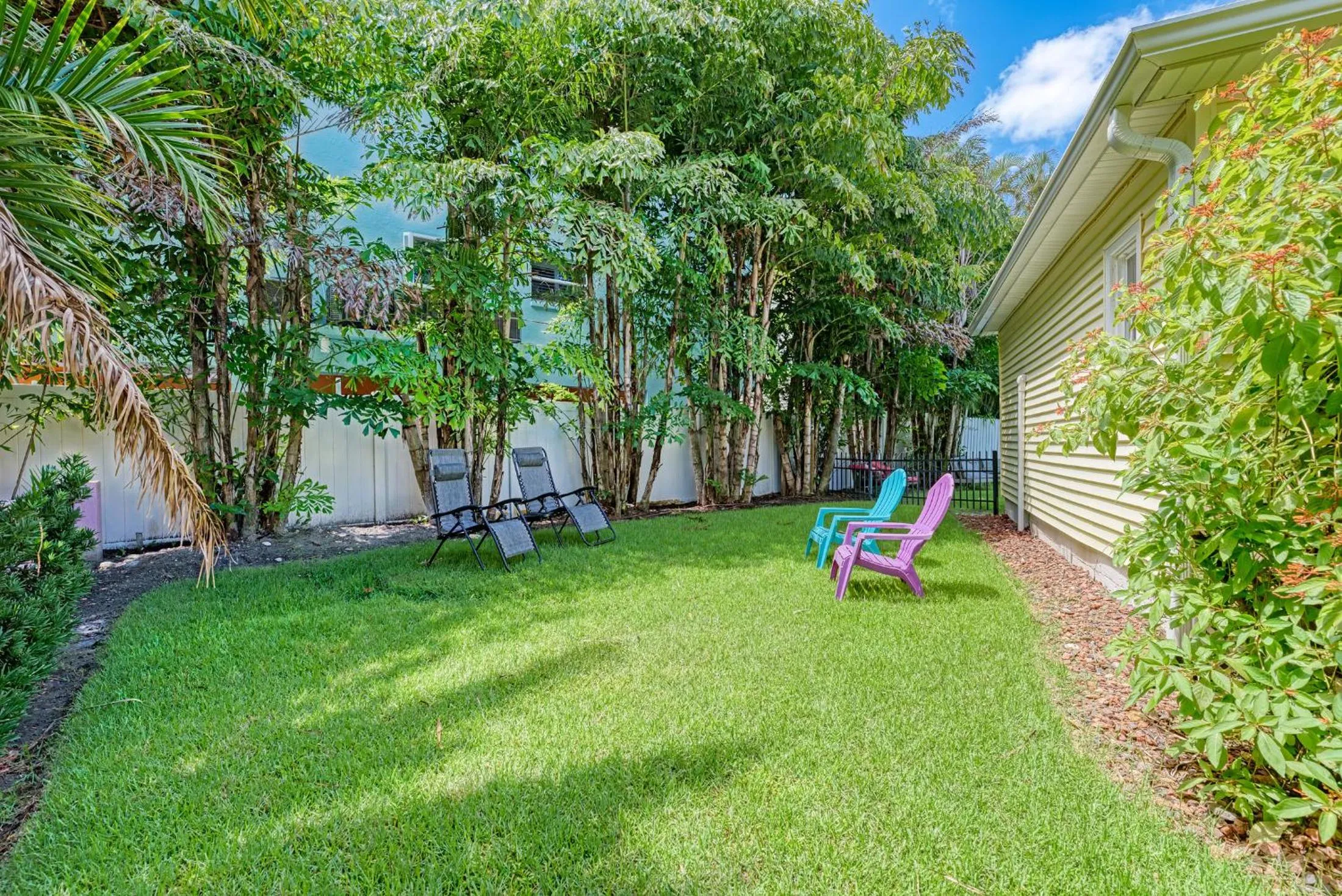 Property building in Ami Lighthouse Cottage-One Minute Walk To The Beach-Keyless Locks