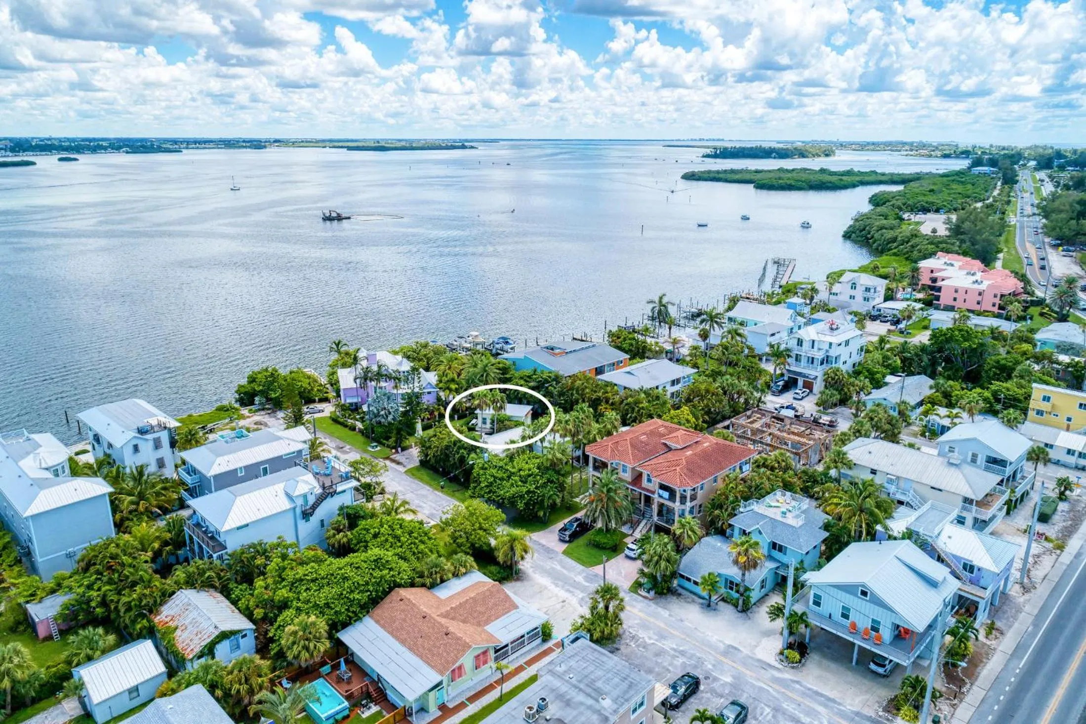 Property building in Ami Lighthouse Cottage-One Minute Walk To The Beach-Keyless Locks