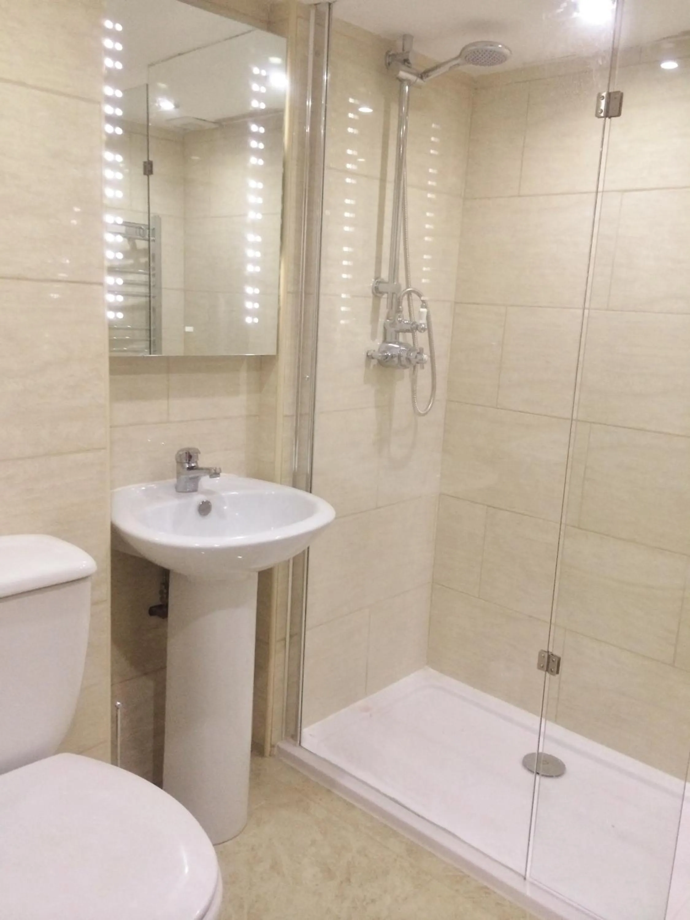 Bathroom in Admiral Hotel