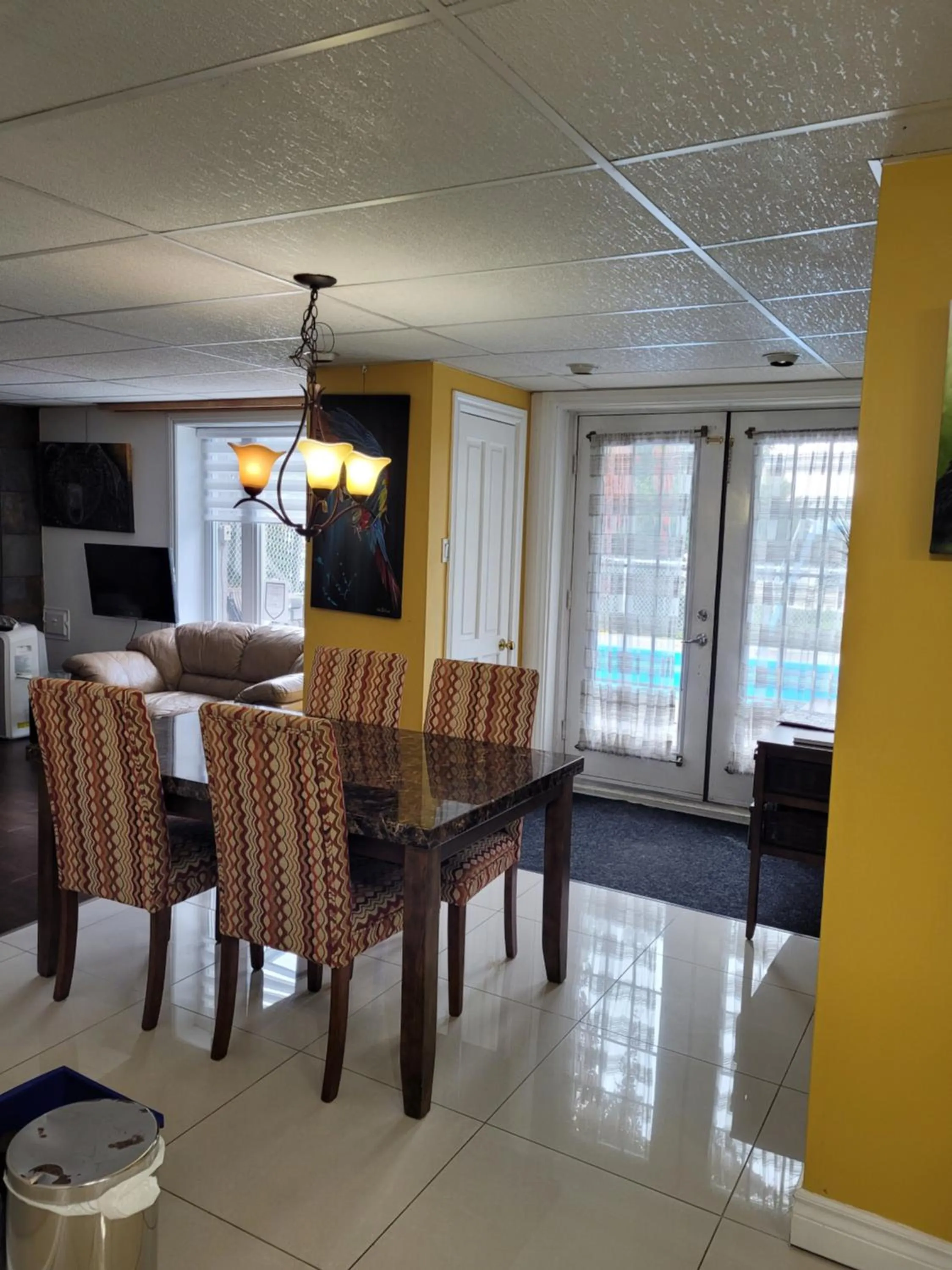 Dining area in Studio Bellevue