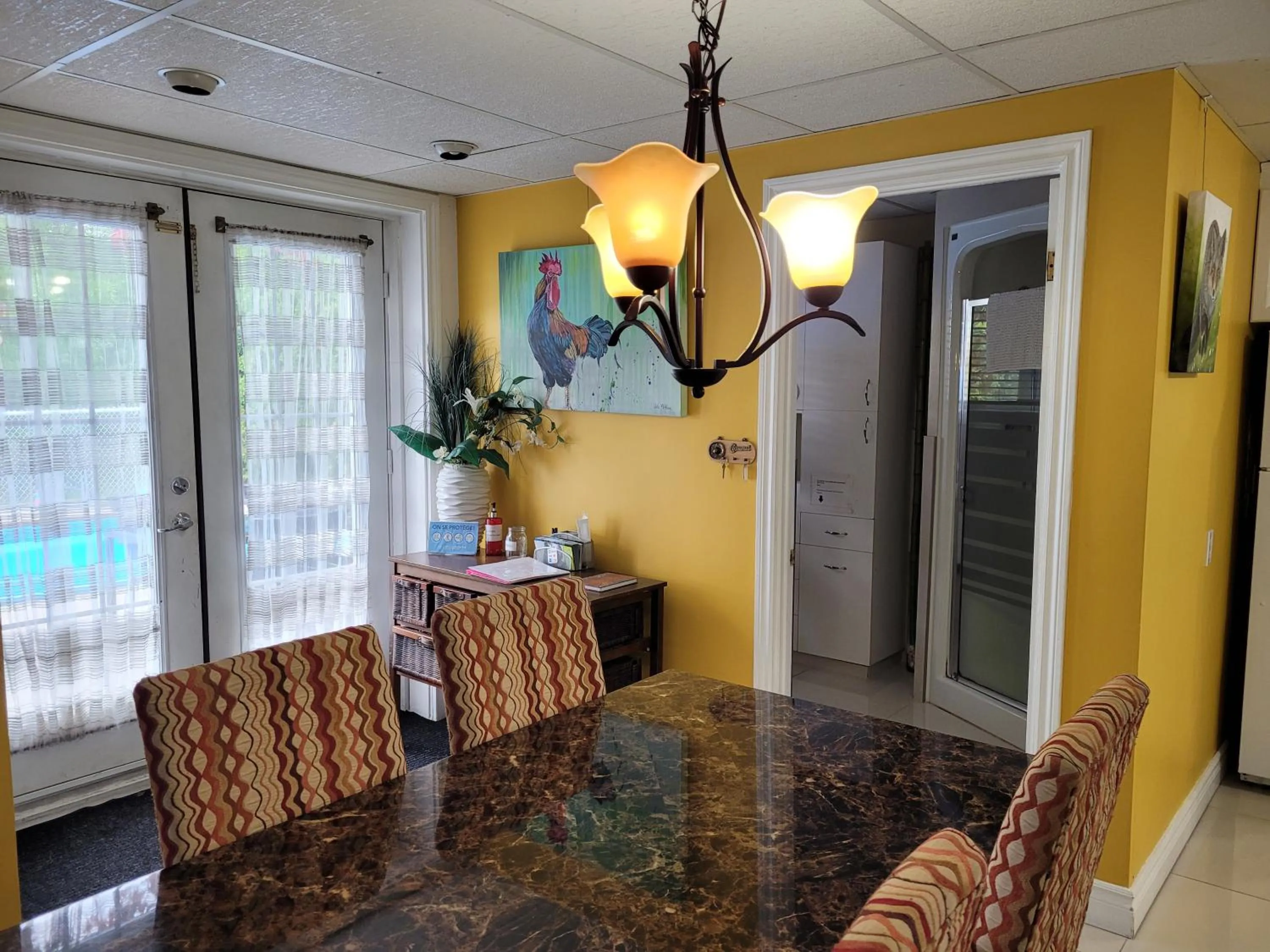 Dining area in Studio Bellevue