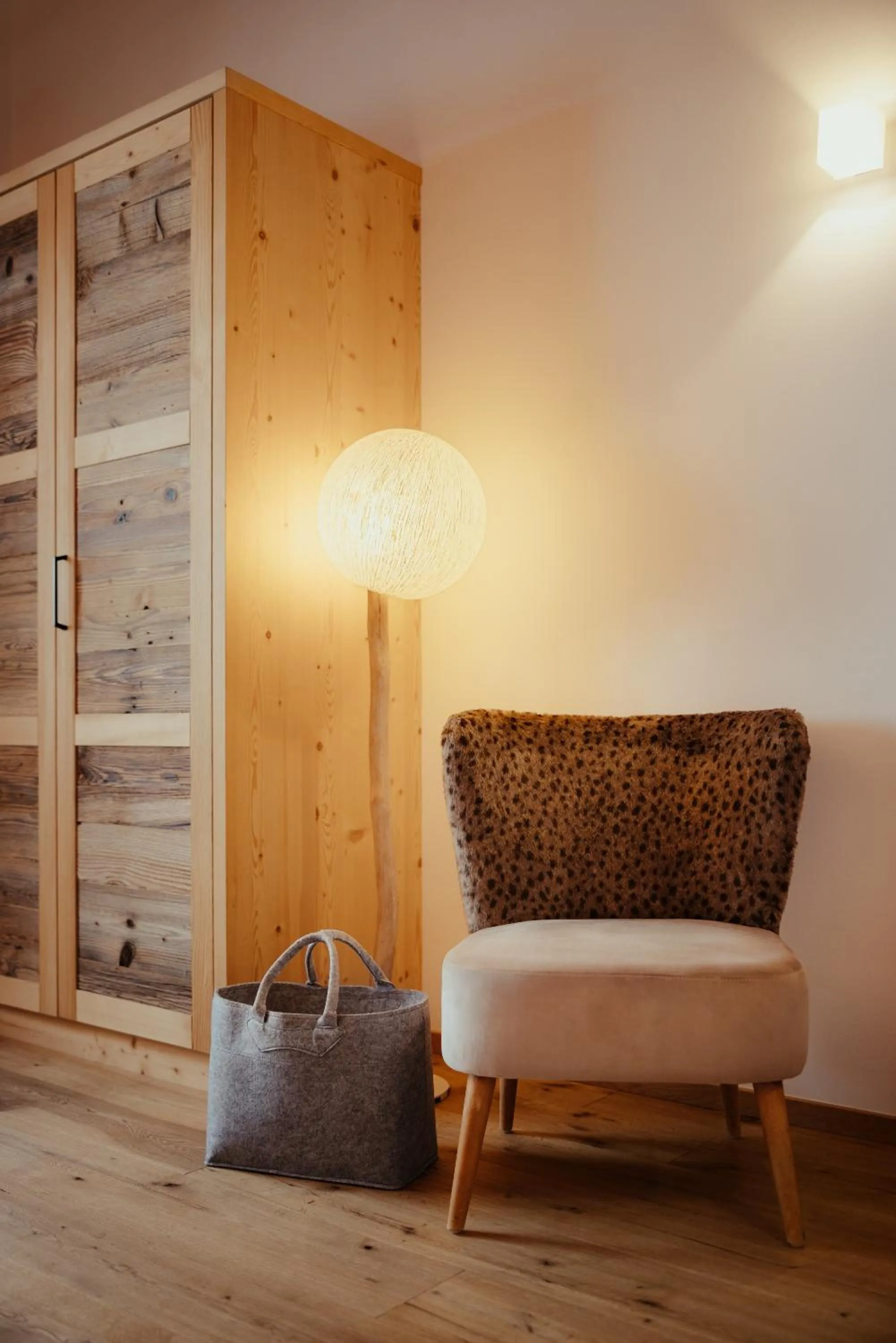 wardrobe in Villa Flora Mountain Lodges