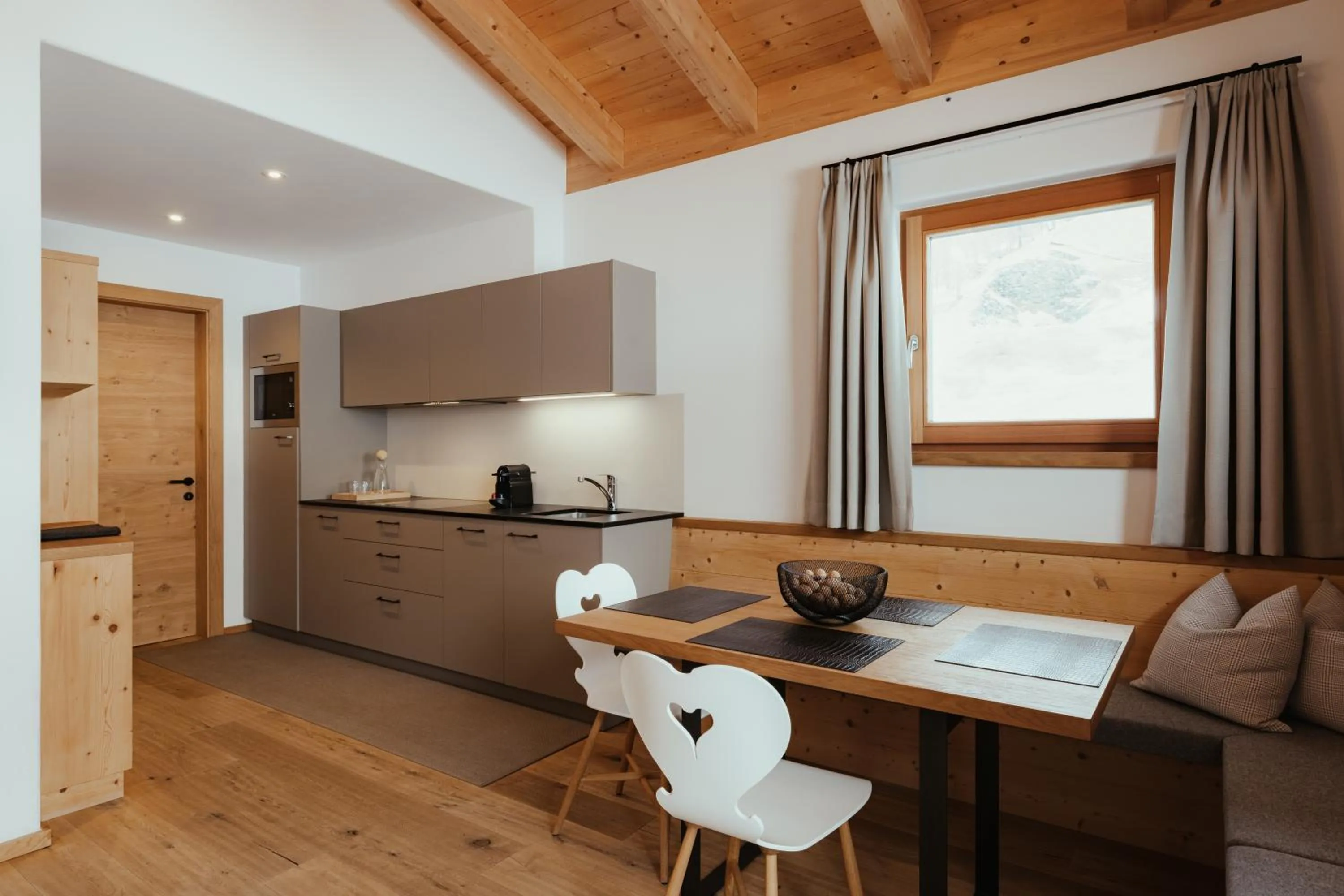 Dining area in Villa Flora Mountain Lodges