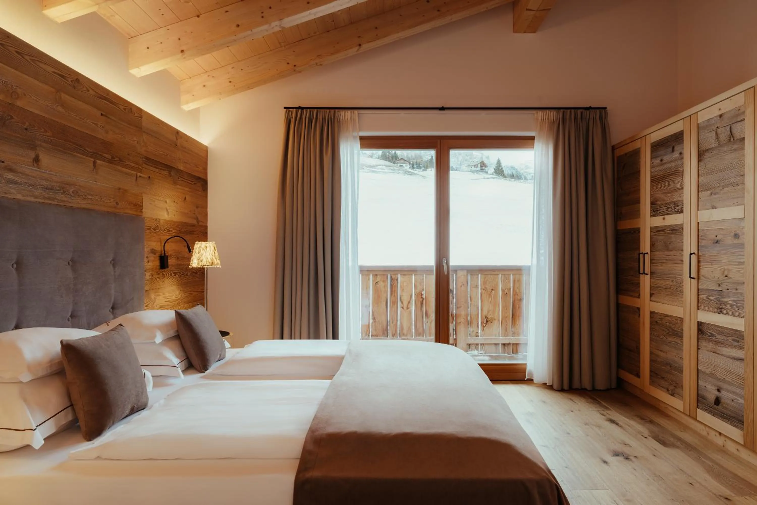 Property building, Bed in Villa Flora Mountain Lodges