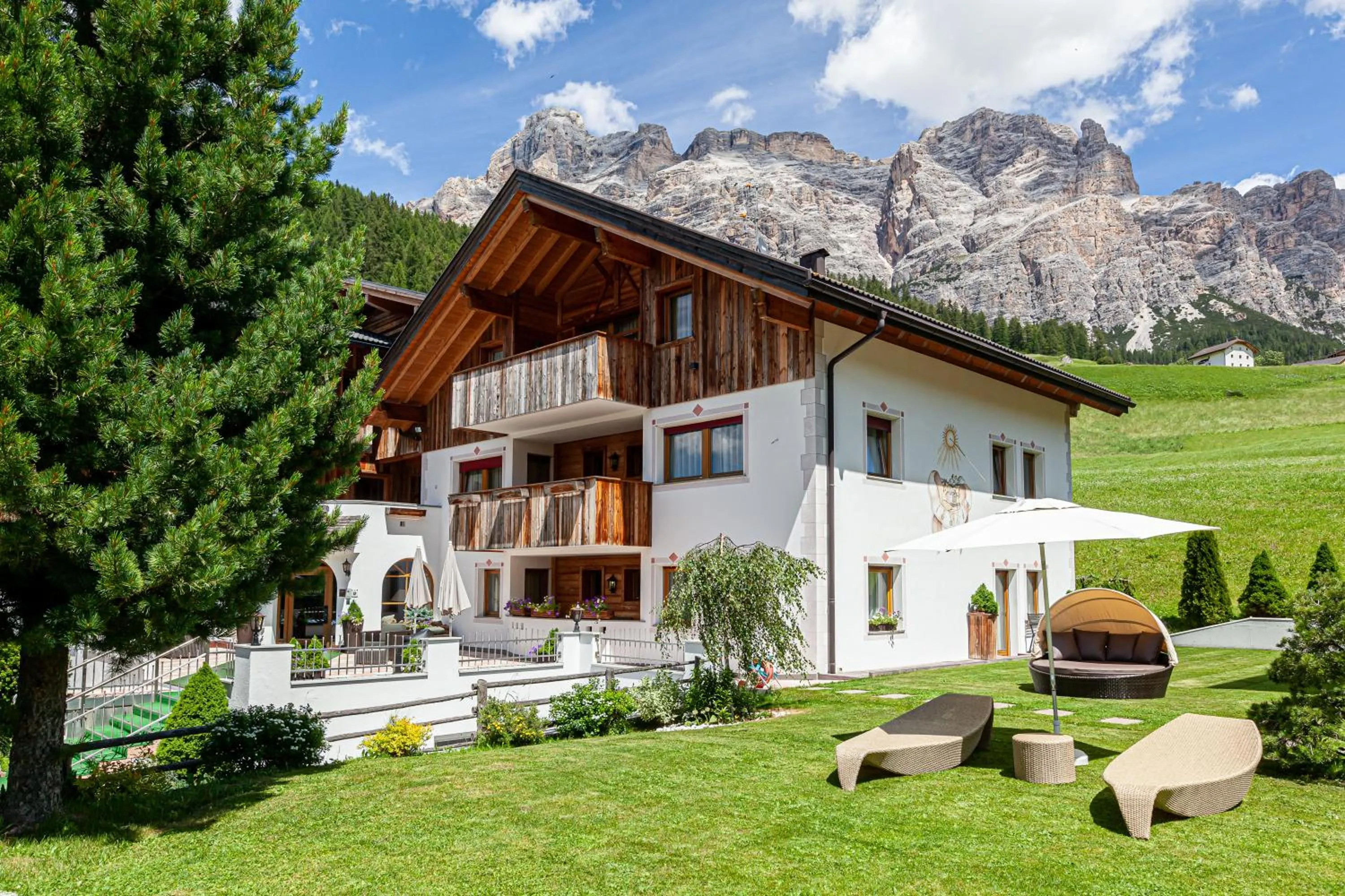 Property building in Villa Flora Mountain Lodges