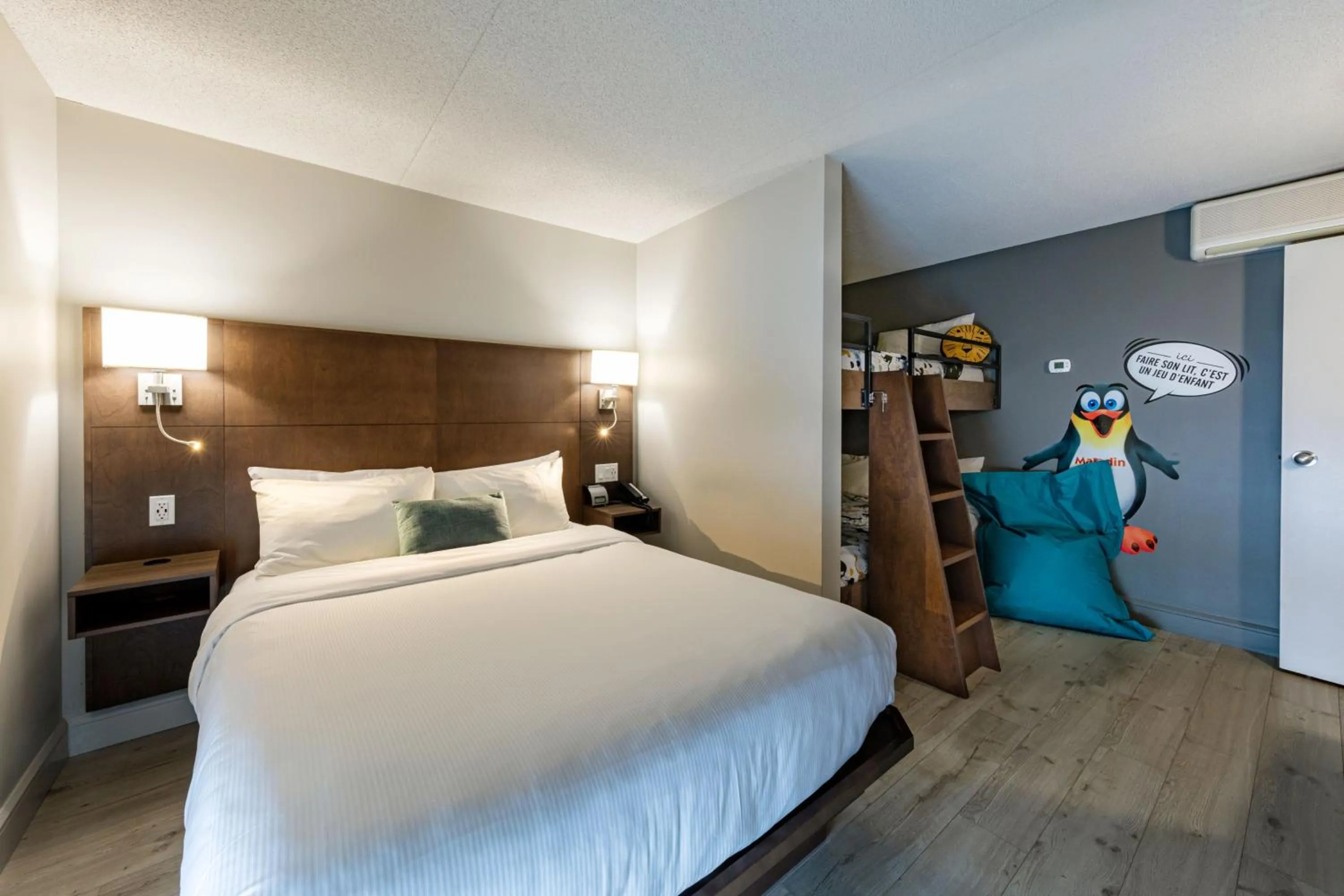 Bed in Hôtel & Suites Normandin Québec