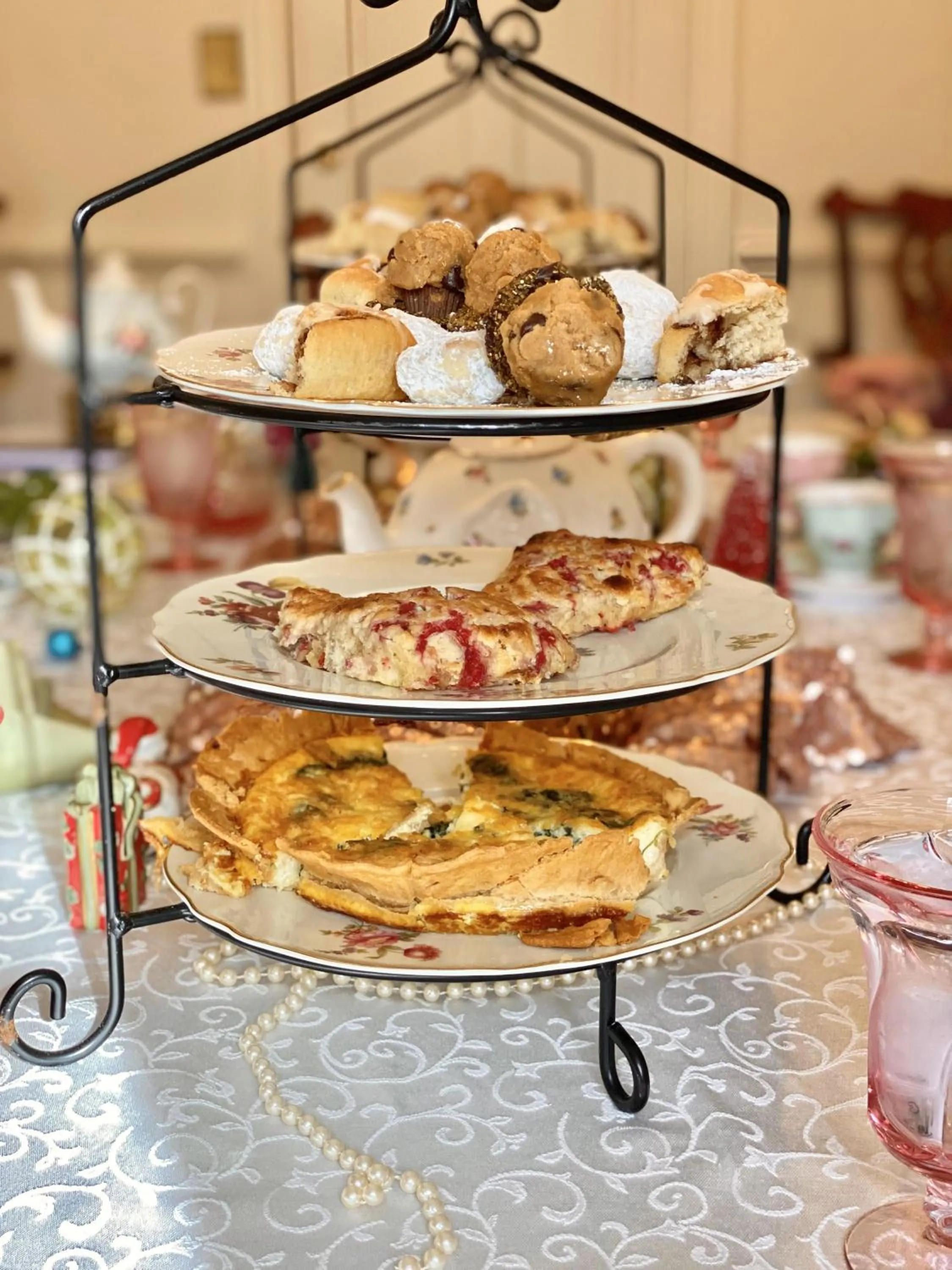 Dining area in Colonial Gardens B & B