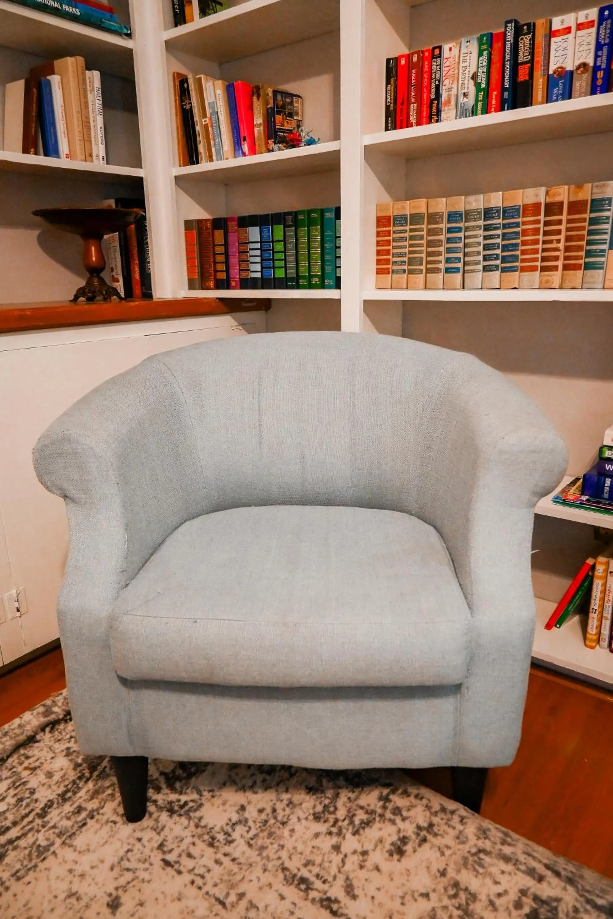 Decorative detail in Colonial Gardens B & B