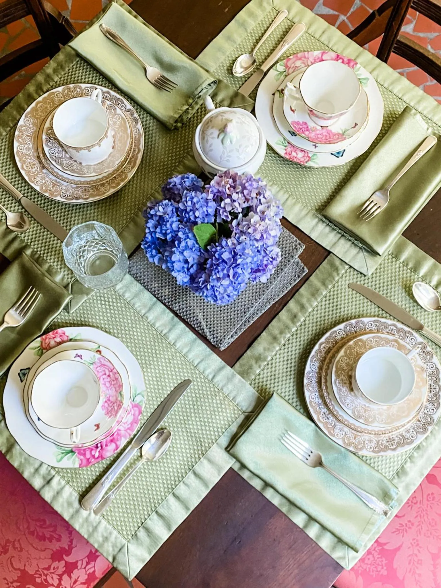 Dining area in Colonial Gardens B & B