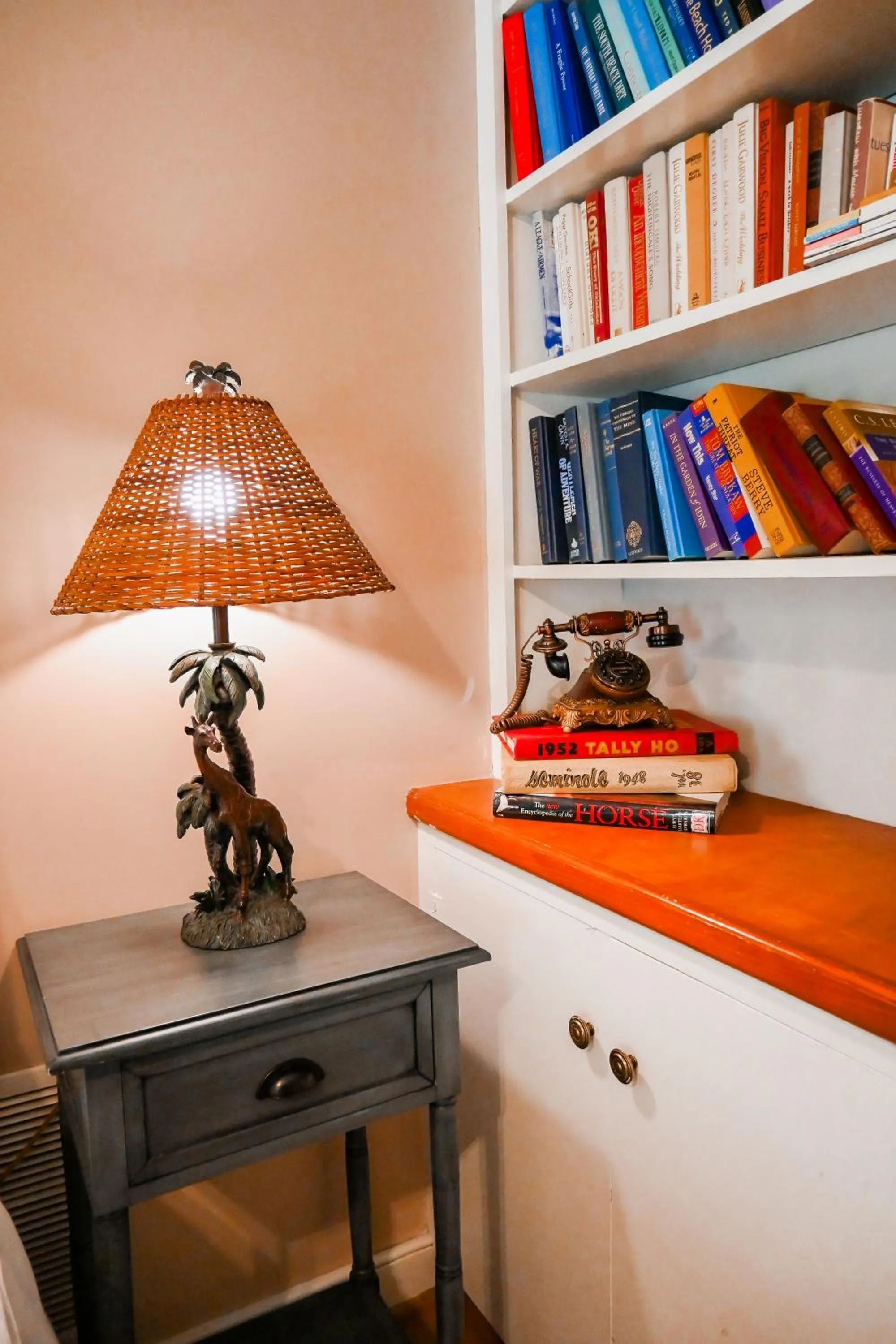 Decorative detail in Colonial Gardens B & B