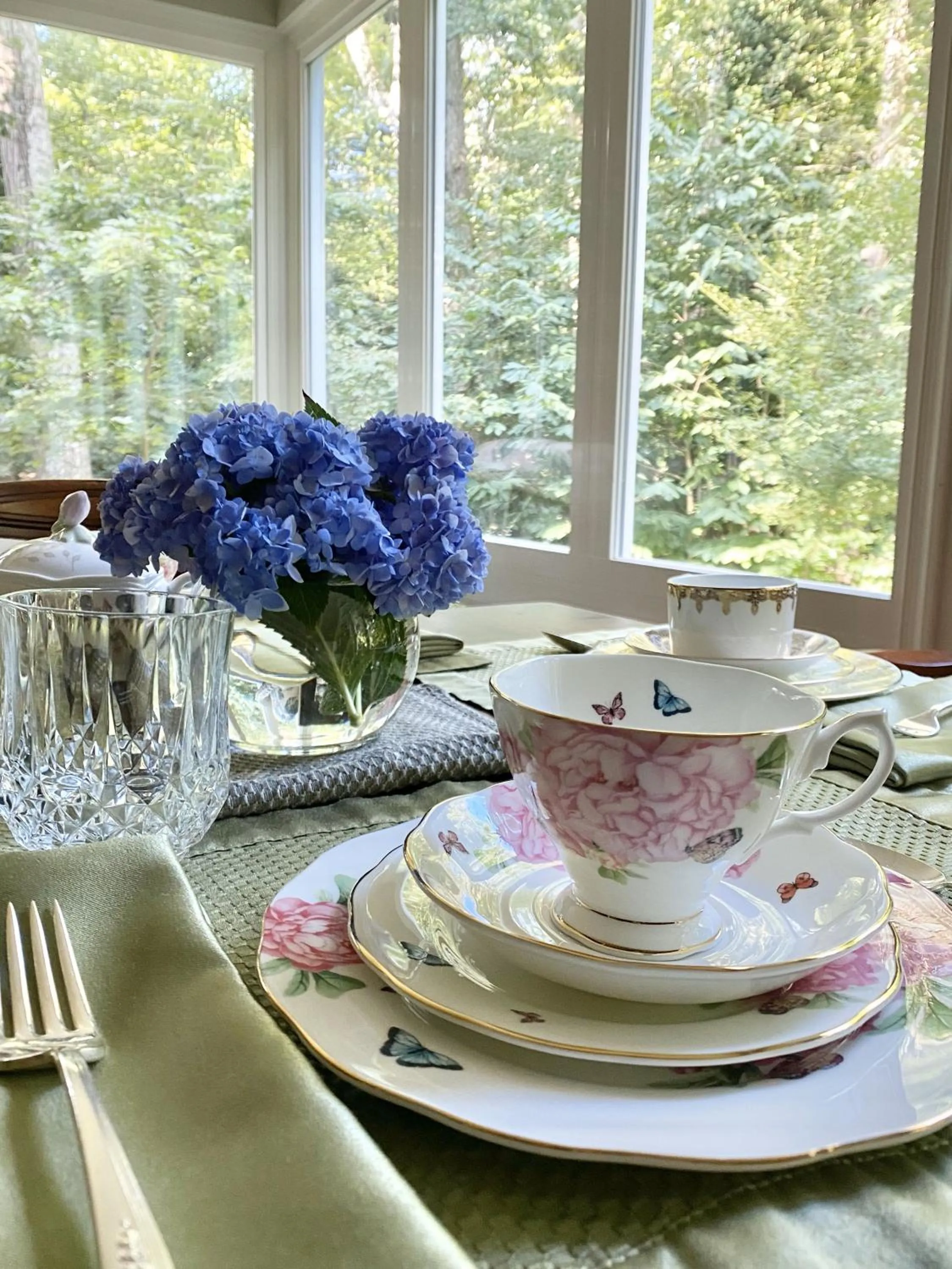 Dining area in Colonial Gardens B & B