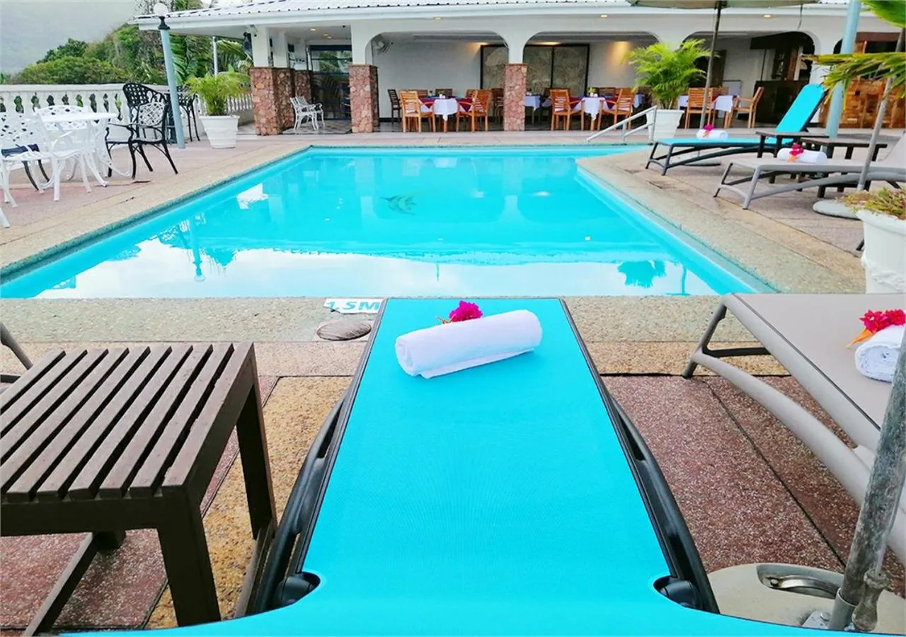 Swimming pool in Le Relax Hotel and Restaurant