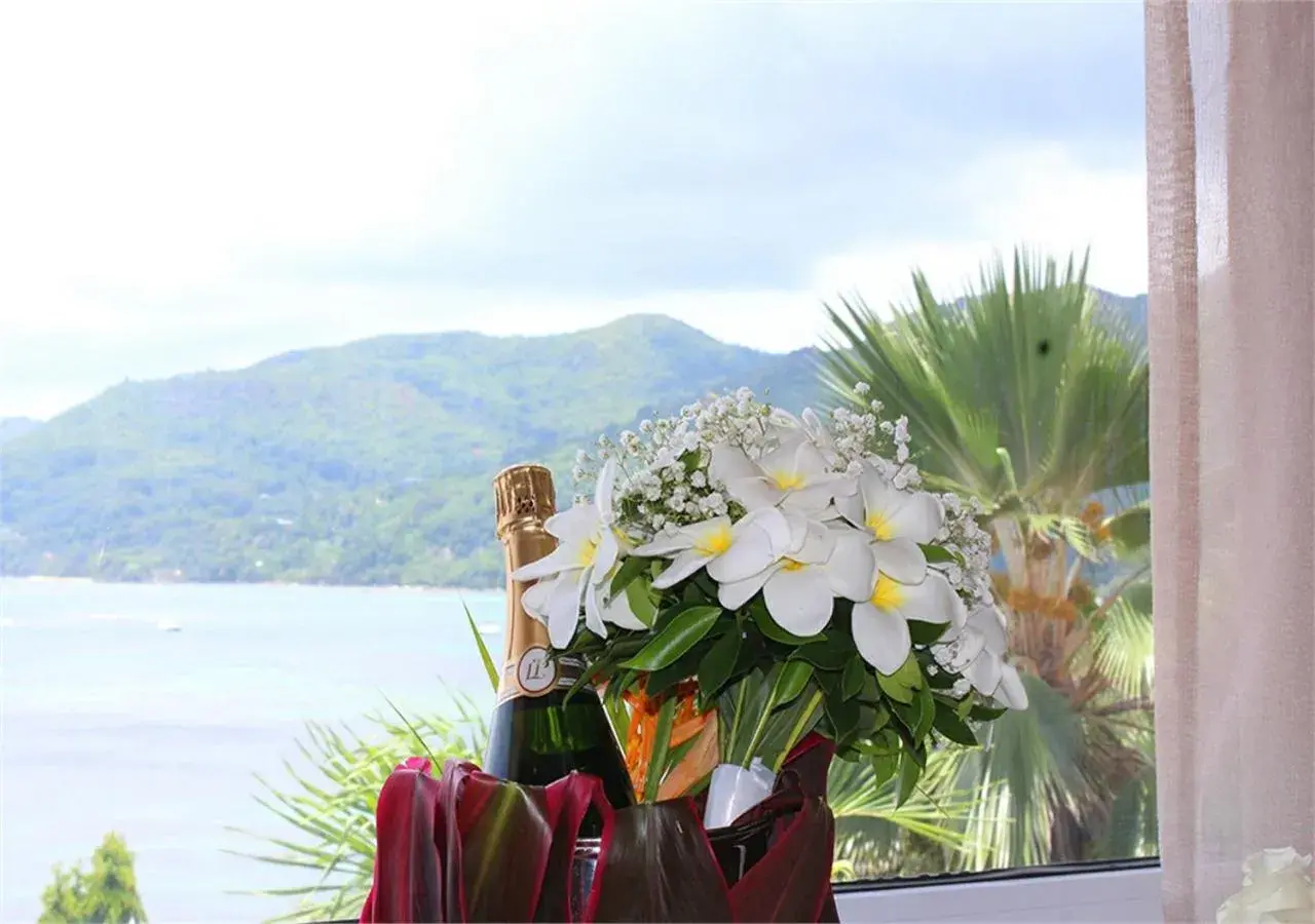 Queen Room with Sea View in Le Relax Hotel and Restaurant Queen Room with Sea View in Le Relax Hotel and Restaurant