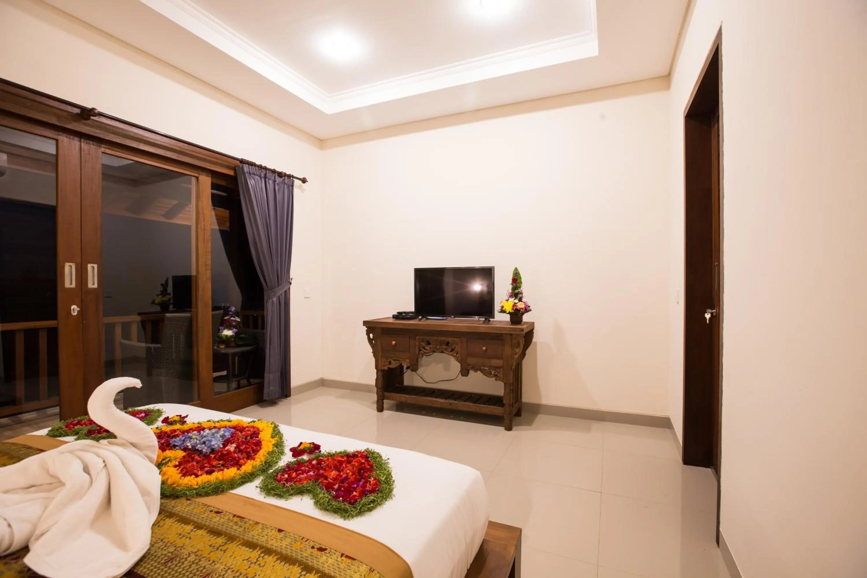 Bed in Villa Mandi Resort