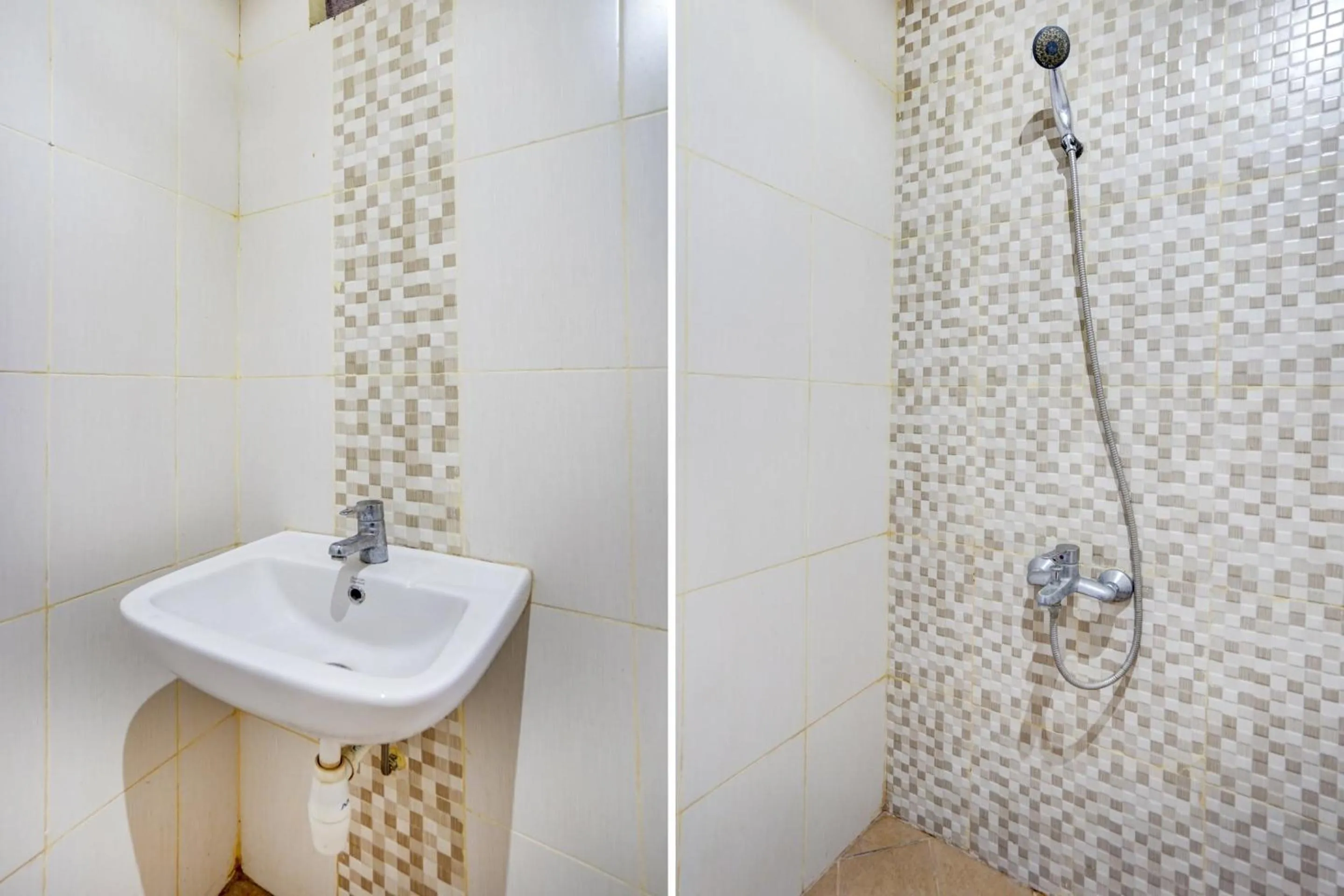 Bathroom in OYO Life 90606 Glass House Citraland Syariah