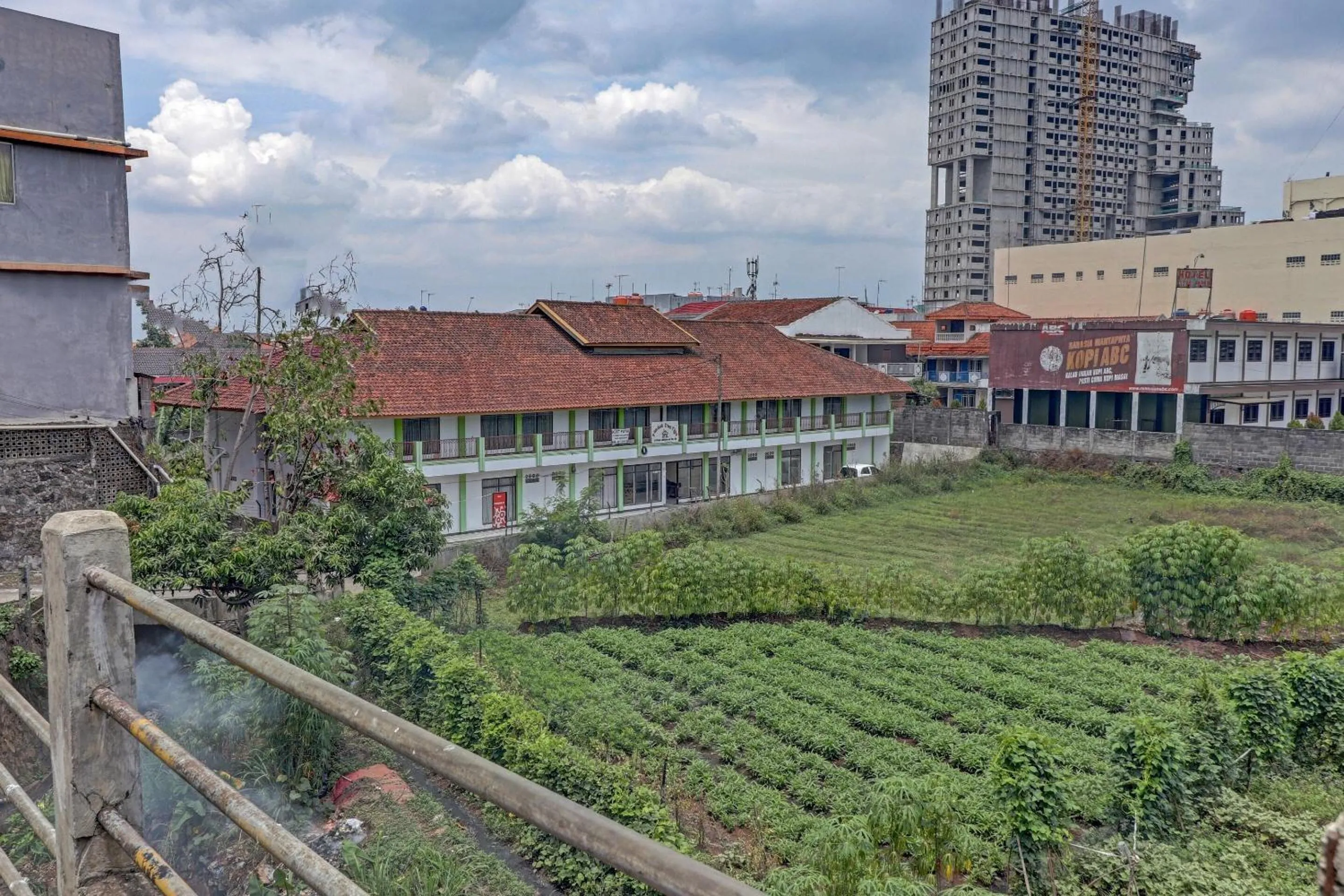 Facade/entrance in OYO 90621 Pondok 23