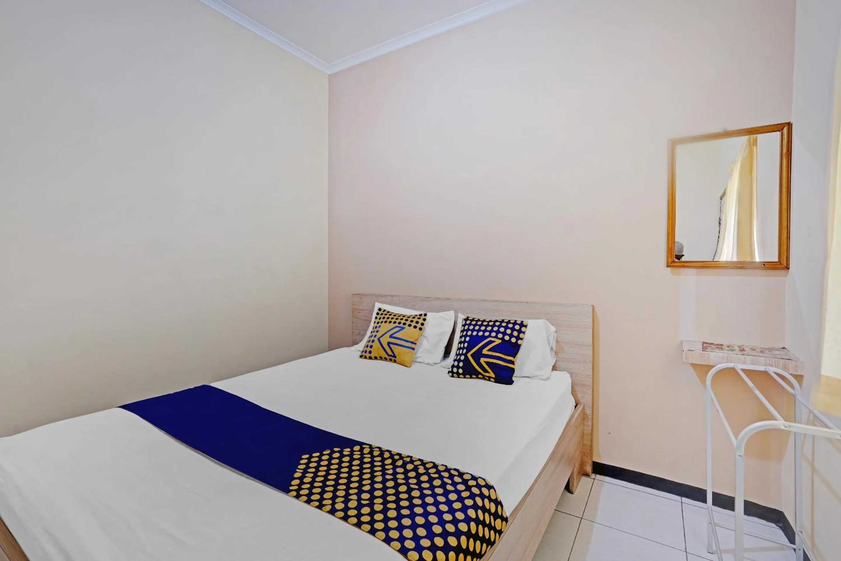 Bedroom in OYO 90622 Hotel Galaksi