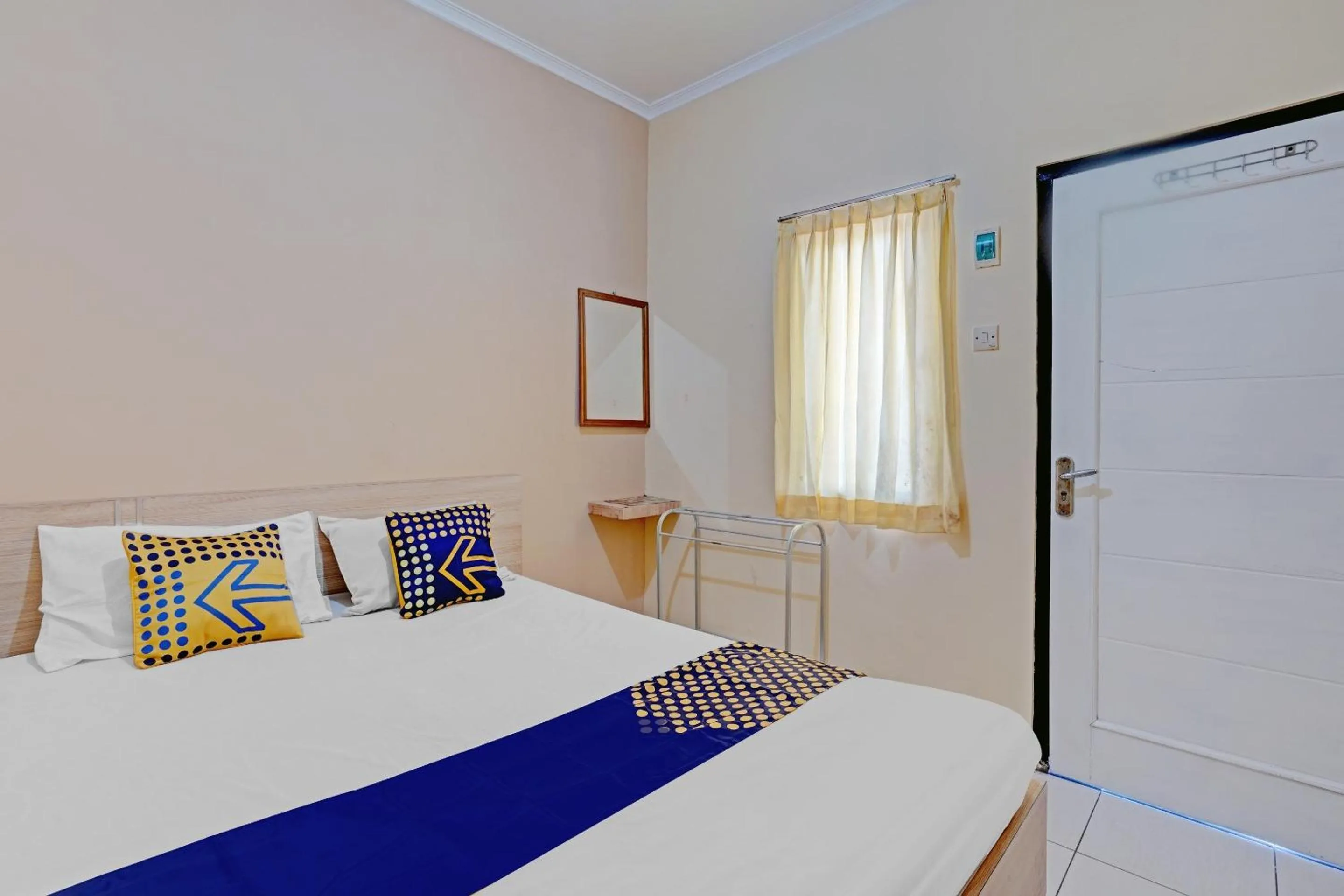 Bedroom in OYO 90622 Hotel Galaksi