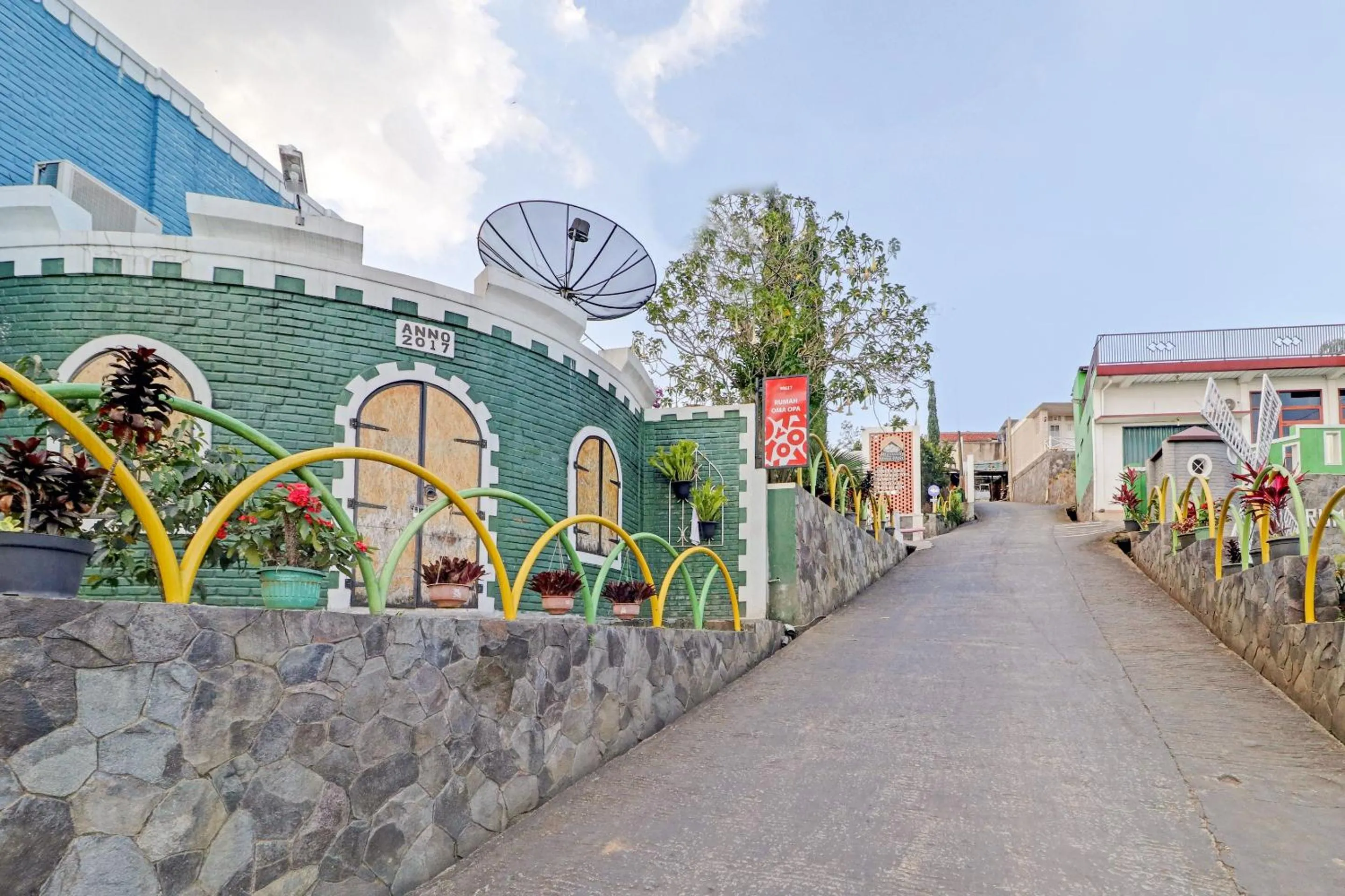 Facade/entrance in Collection O 90617 Rumah Oma Opa Syariah