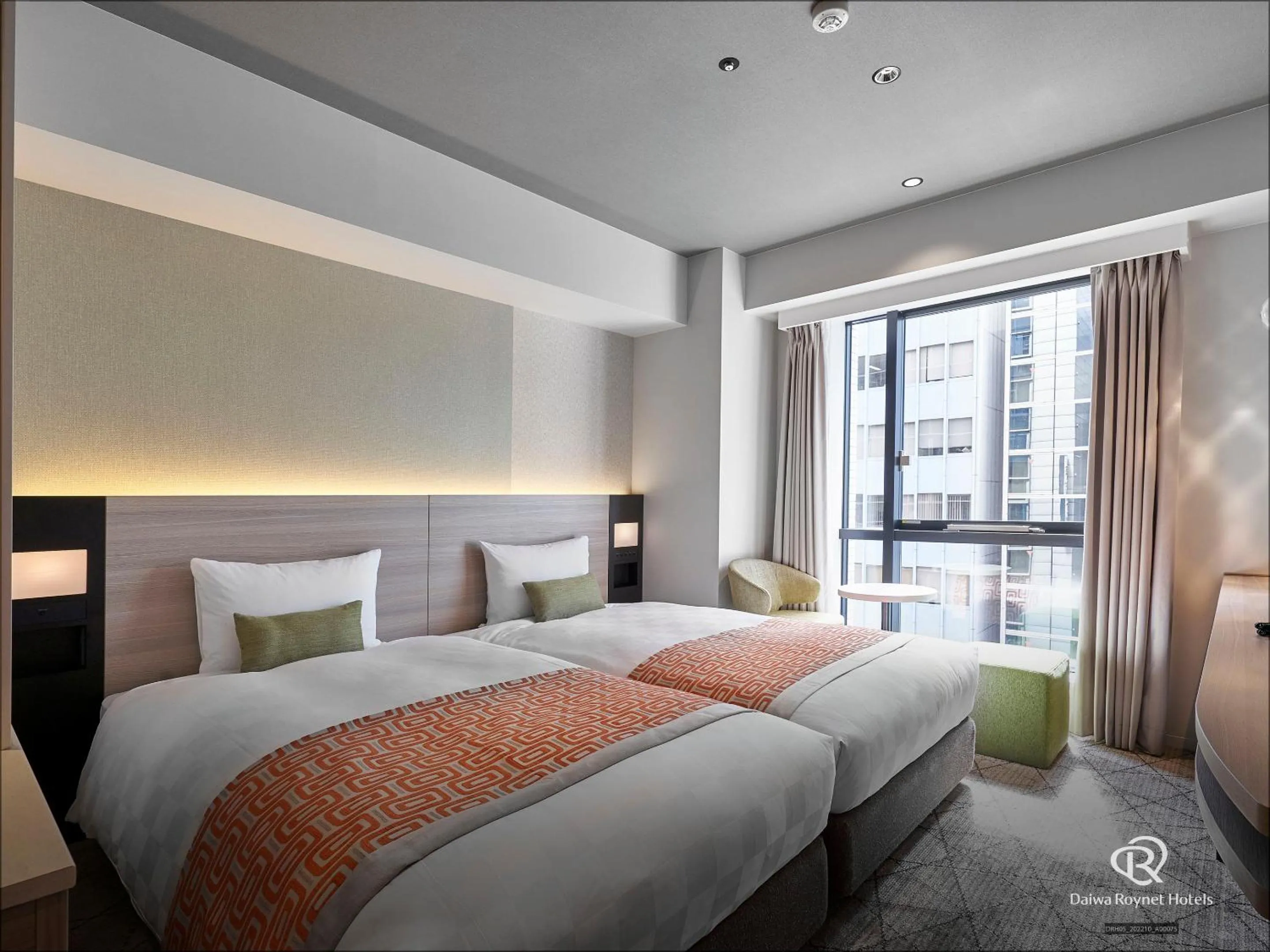 Photo of the whole room, Bed in Daiwa Roynet Hotel Osaka Sakaisuji Honmachi PREMIER