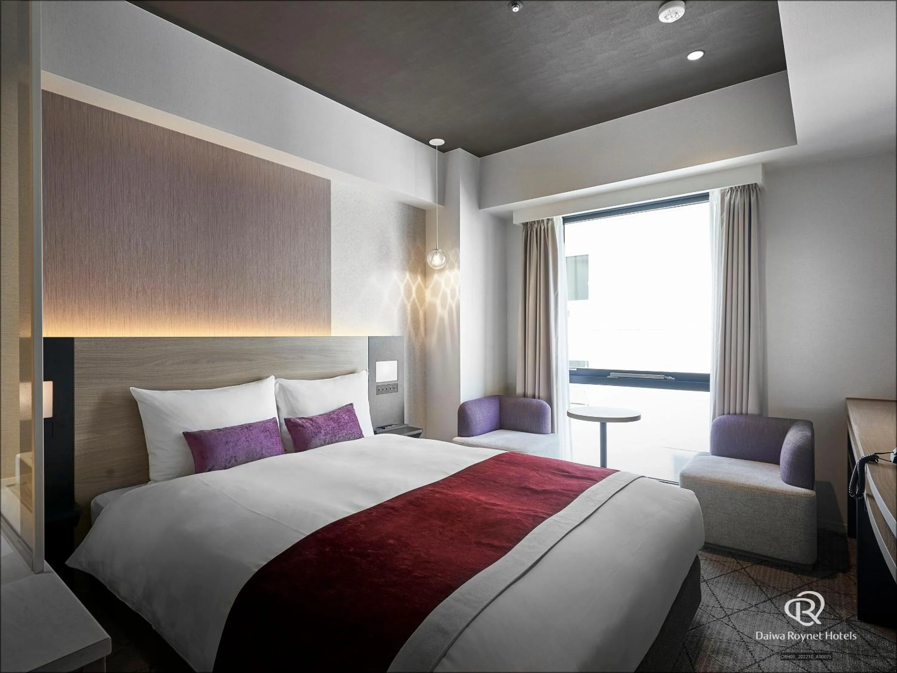 Photo of the whole room, Bed in Daiwa Roynet Hotel Osaka Sakaisuji Honmachi PREMIER