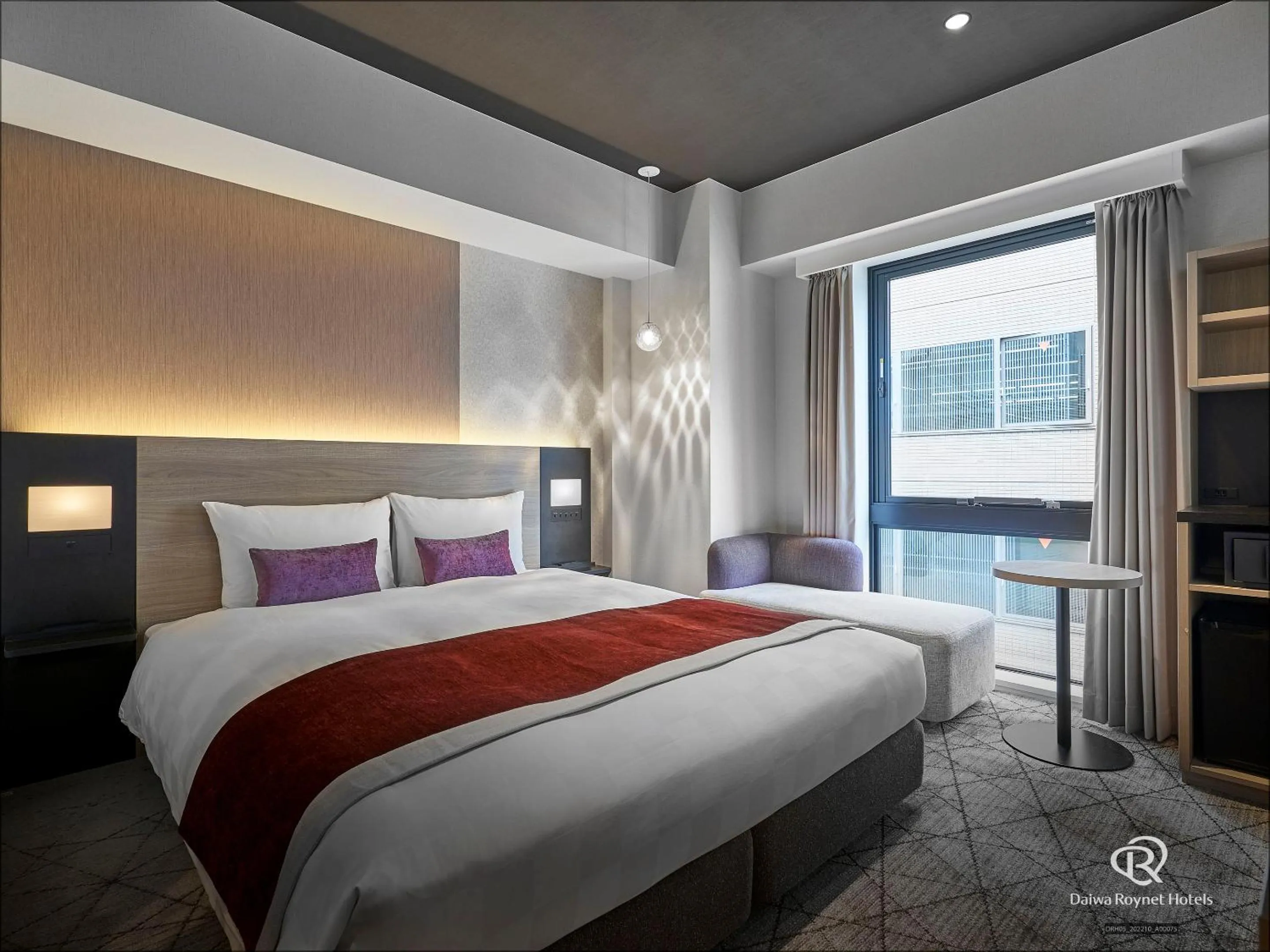 Photo of the whole room, Bed in Daiwa Roynet Hotel Osaka Sakaisuji Honmachi PREMIER