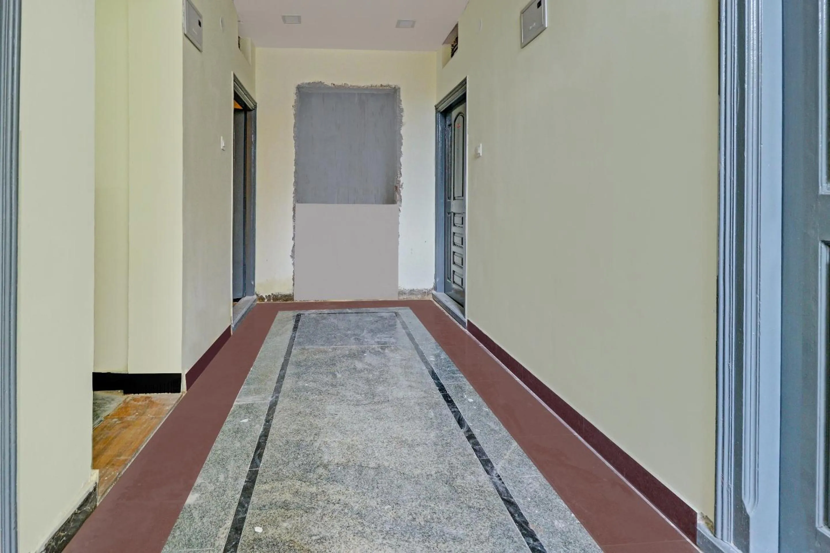 Lobby or reception in Hotel O by OYO Abhi's R Square