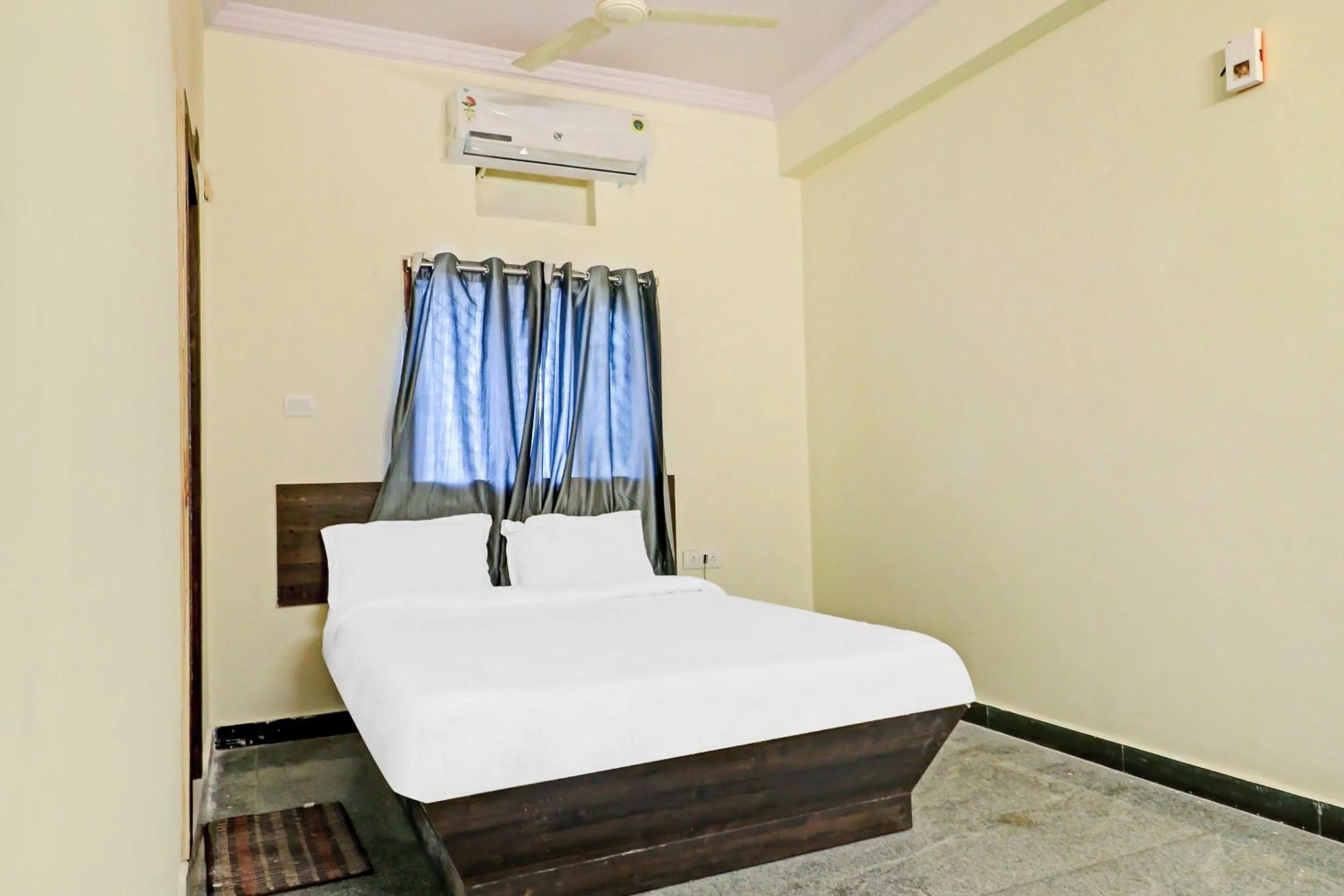 Bathroom, Bed in Hotel O by OYO Abhi's R Square