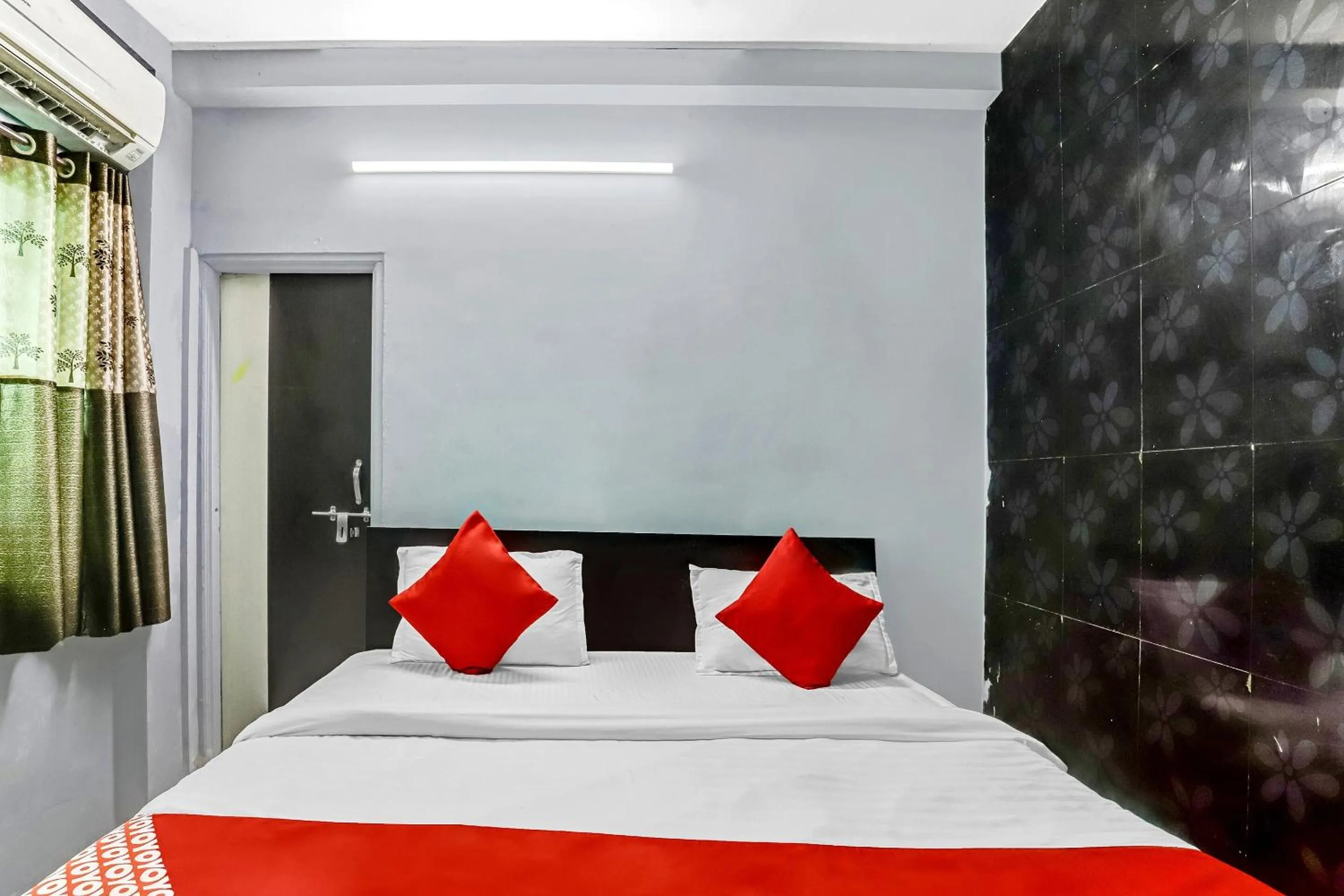 Bedroom, Bed in Hotel O Chintamani Inn Service Apartment