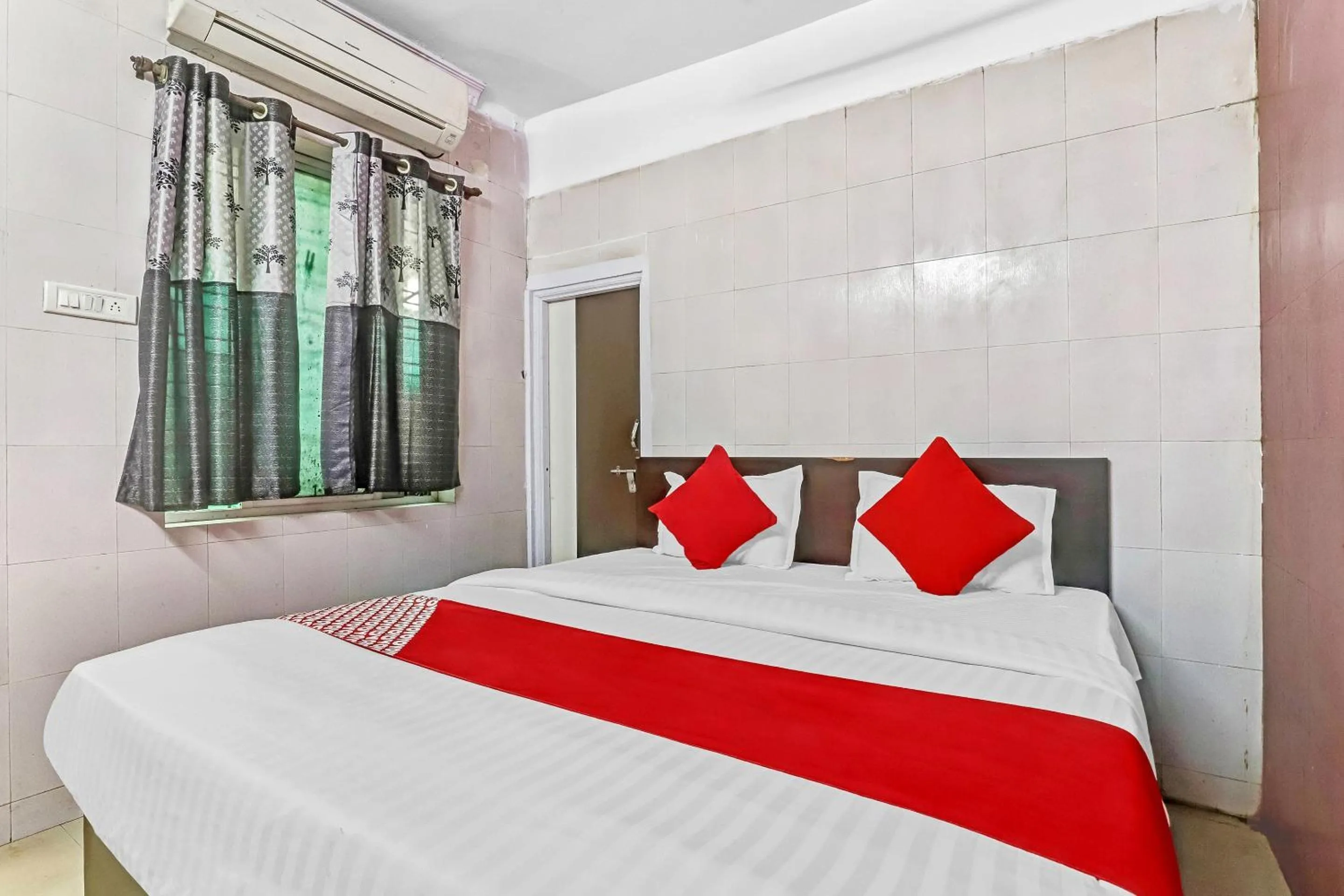 Lobby or reception, Bed in Hotel O Chintamani Inn Service Apartment