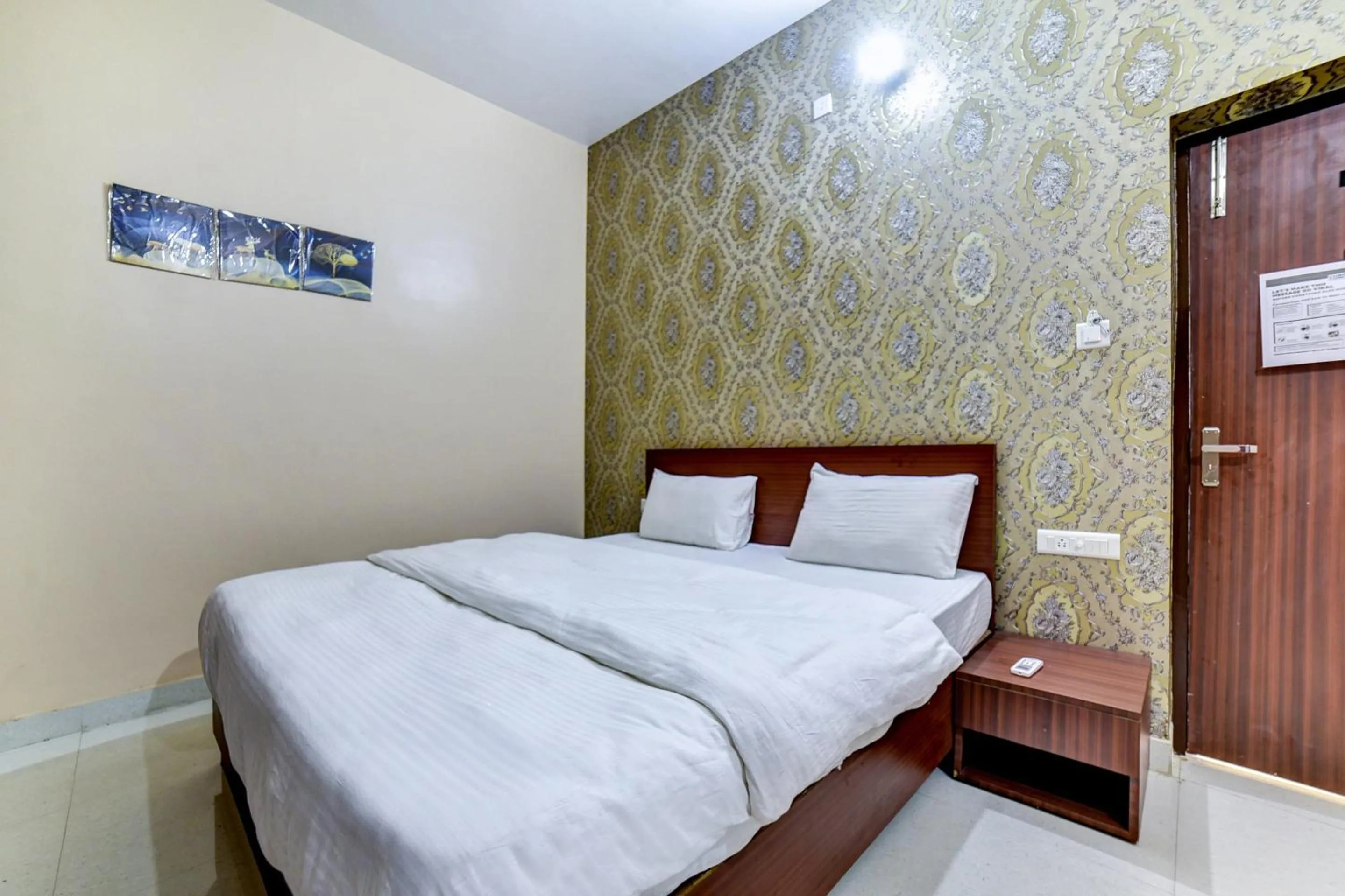 Bedroom, Bed in Hotel O The Hotel Quaint