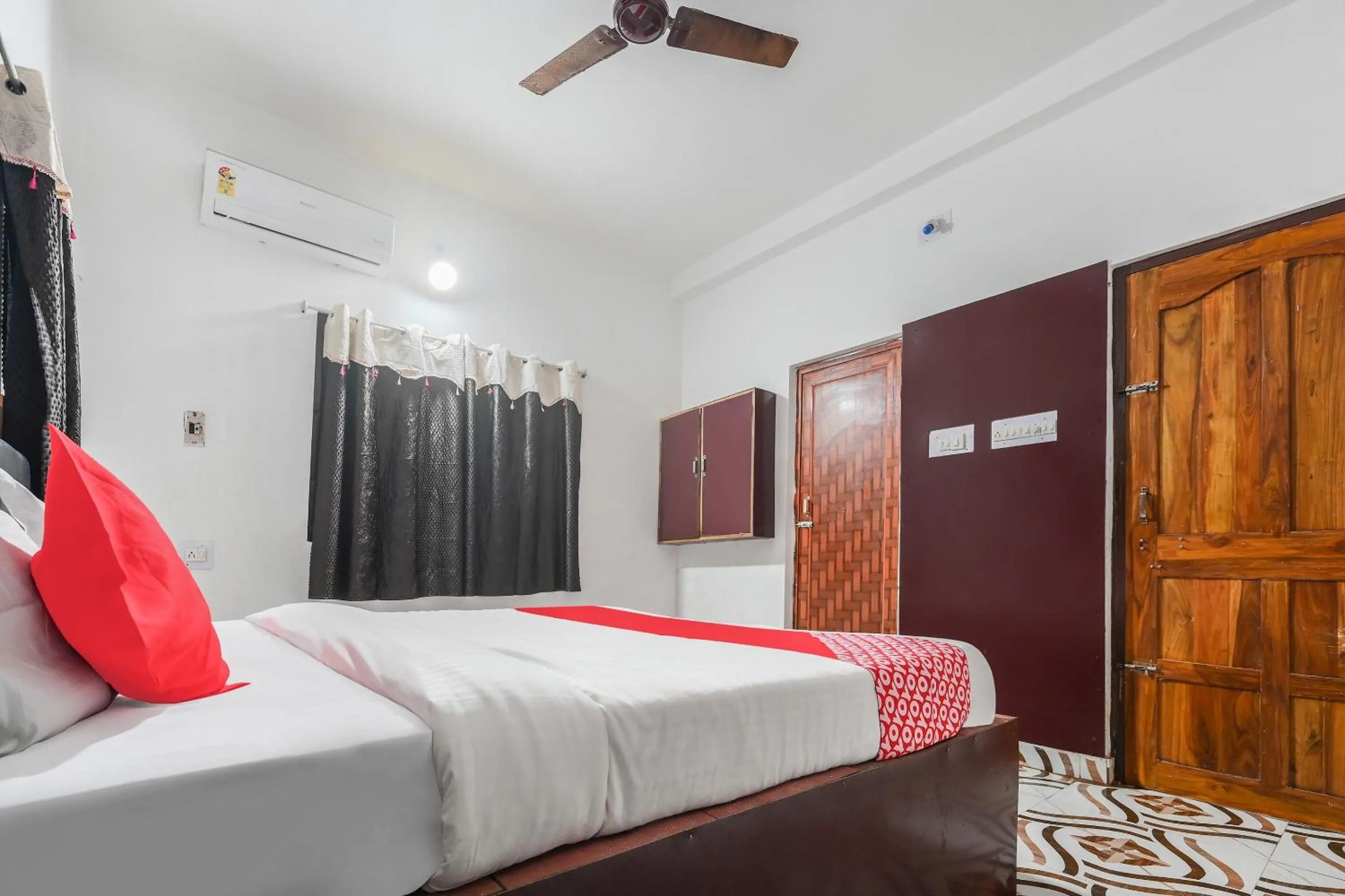 Bedroom in Hotel O ARES RESIDENCY