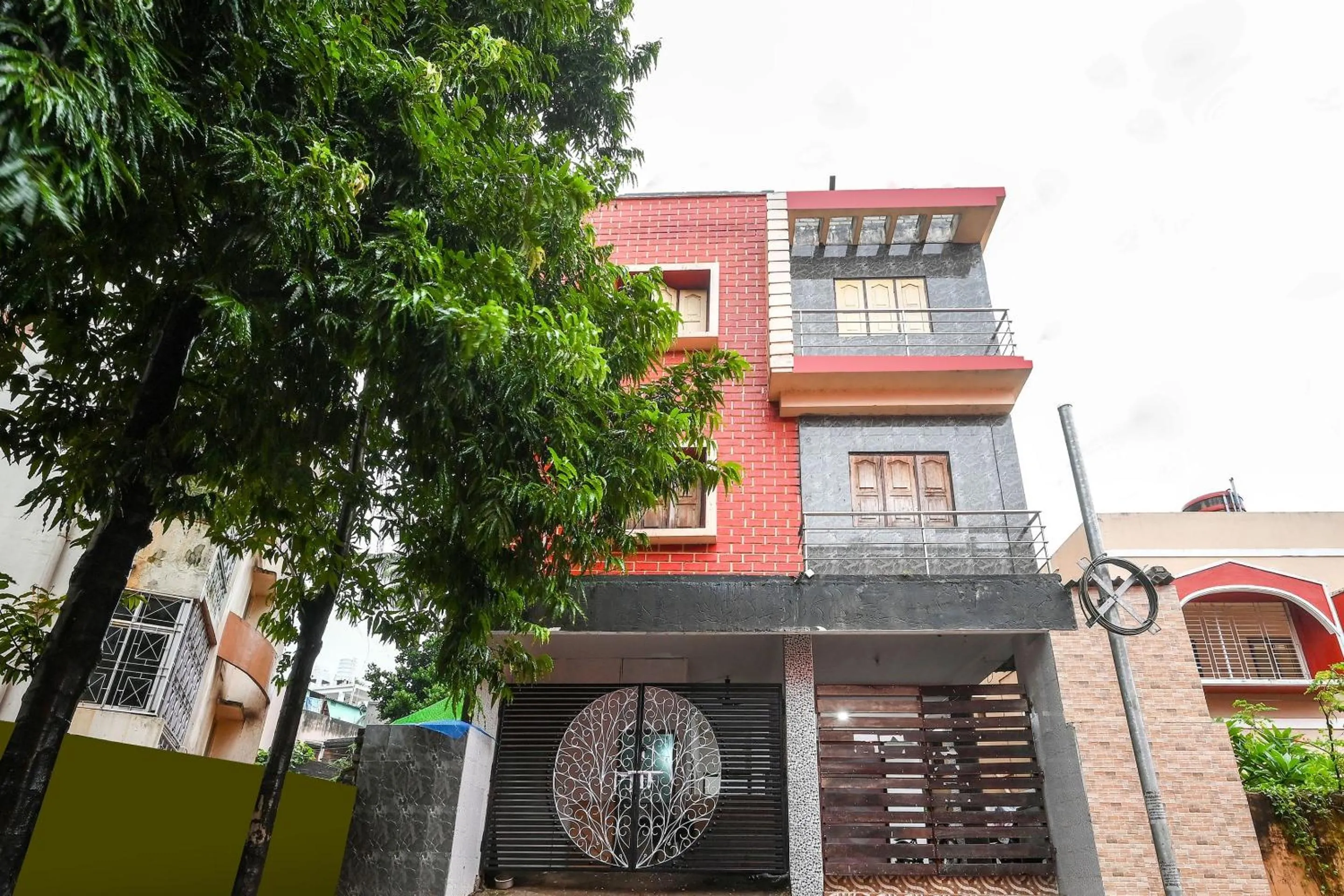 Facade/entrance in Hotel O ARES RESIDENCY