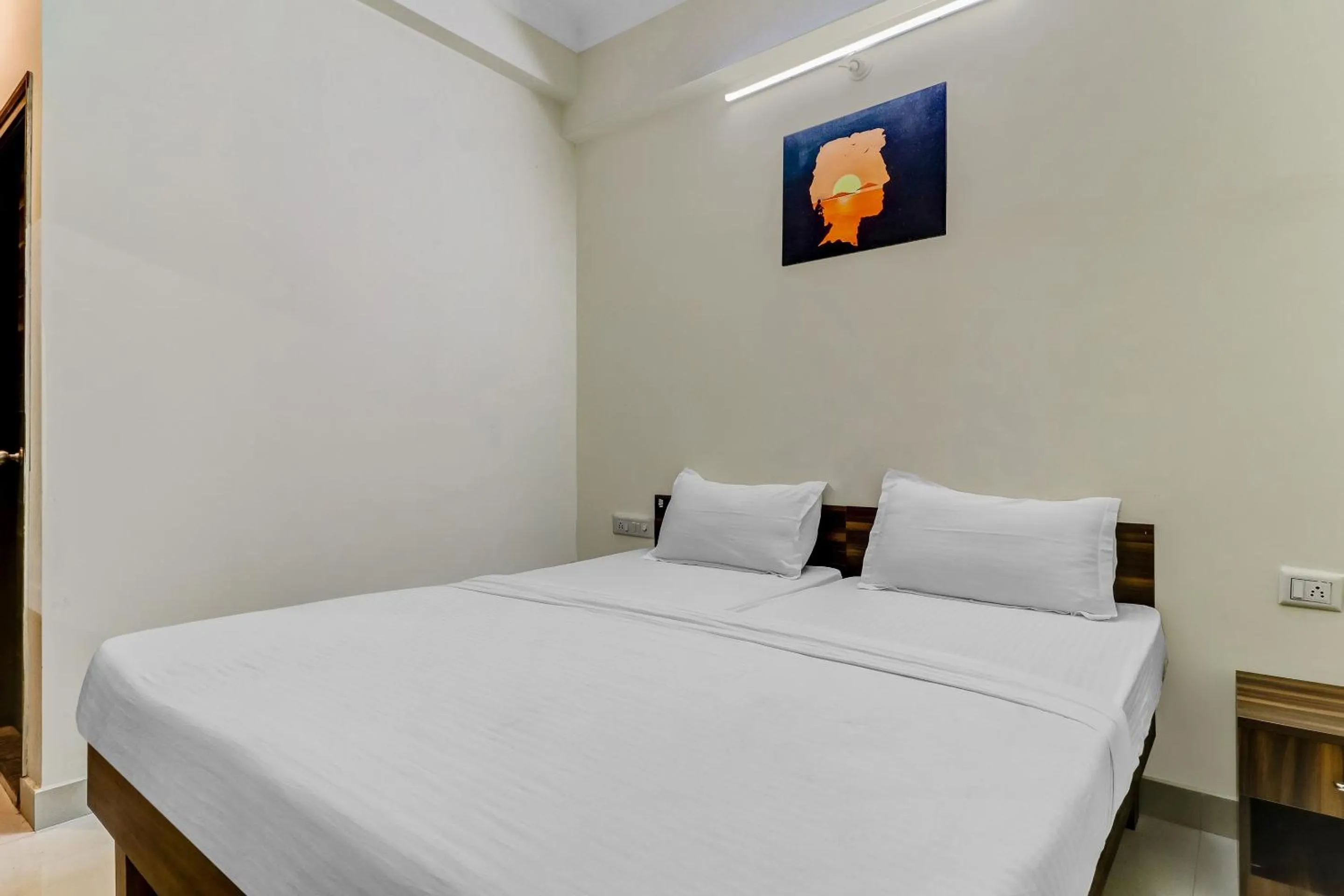 Bedroom, Bed in Capital O Safari Rooms Near Snow City