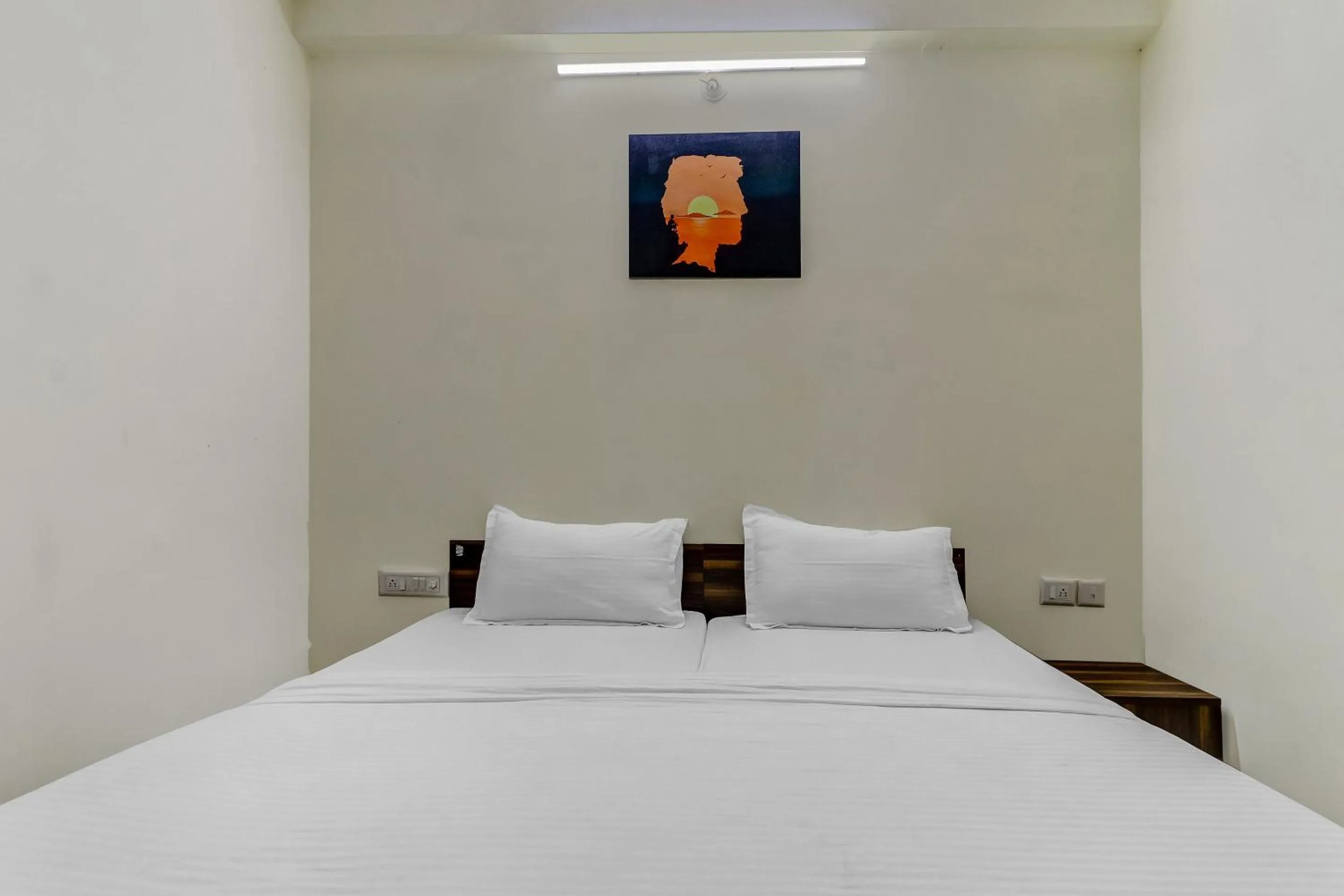 Bedroom, Bed in Capital O Safari Rooms Near Snow City