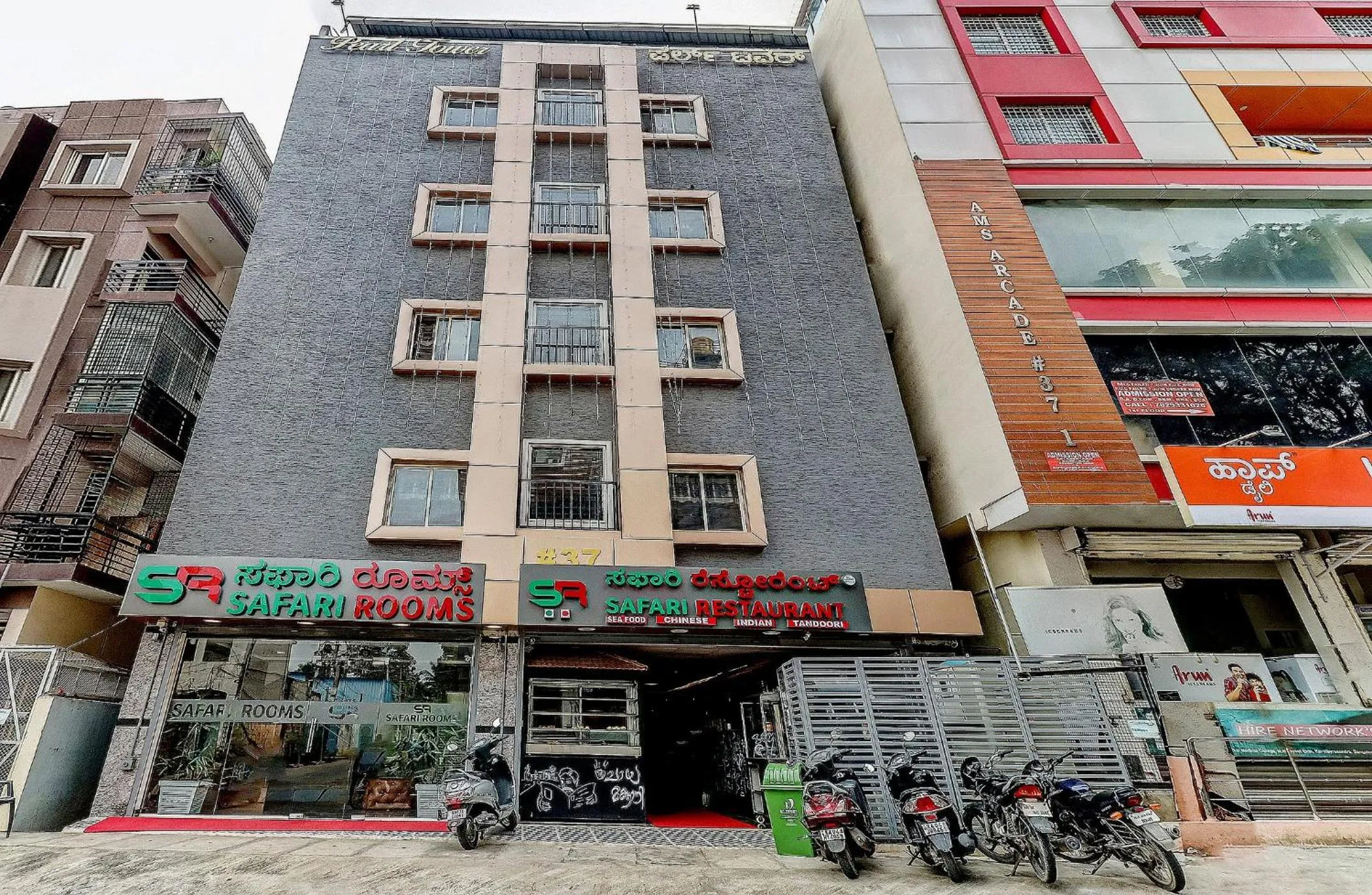 Facade/entrance in Capital O Safari Rooms Near Snow City