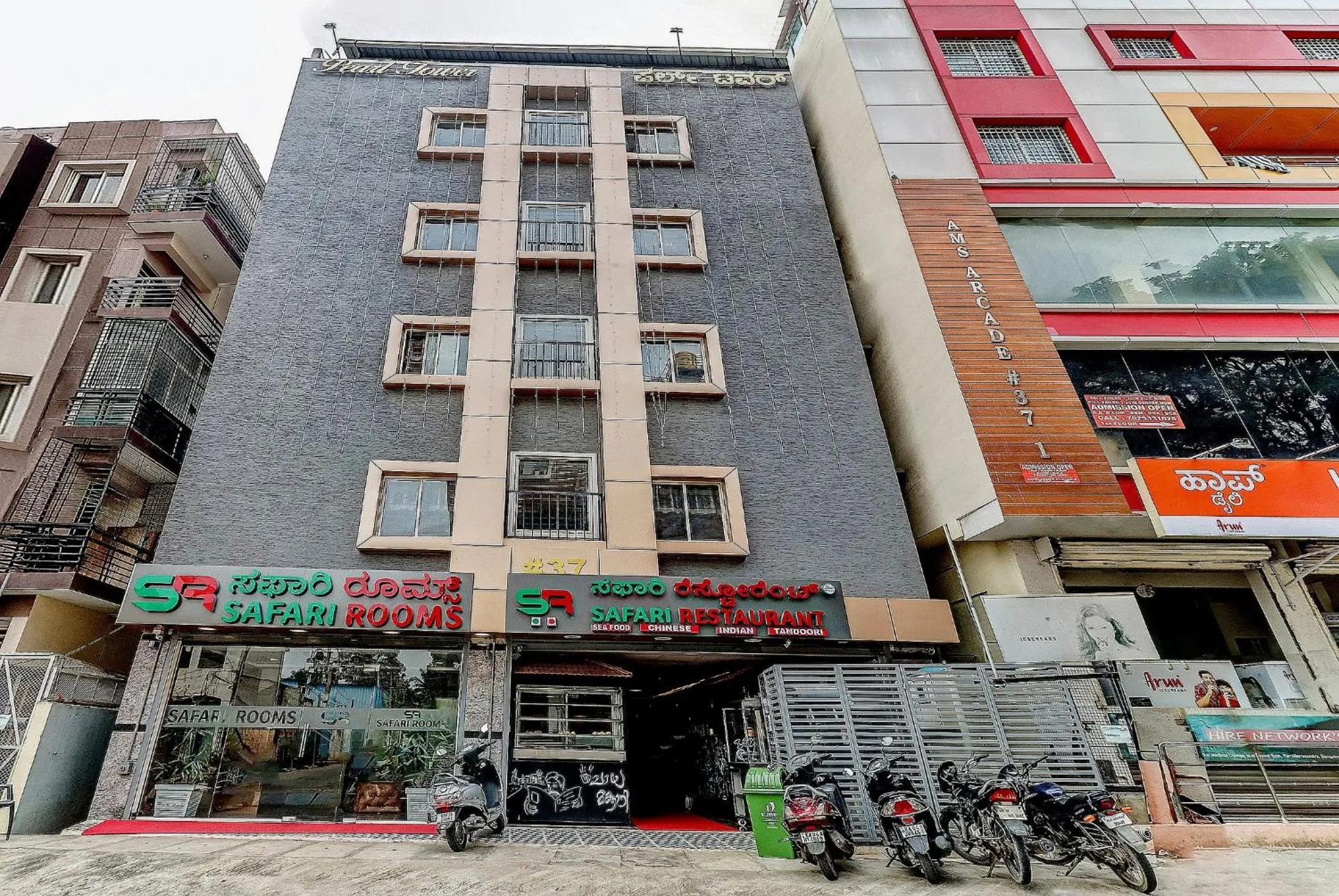 Facade/entrance in Capital O Safari Rooms Near Snow City