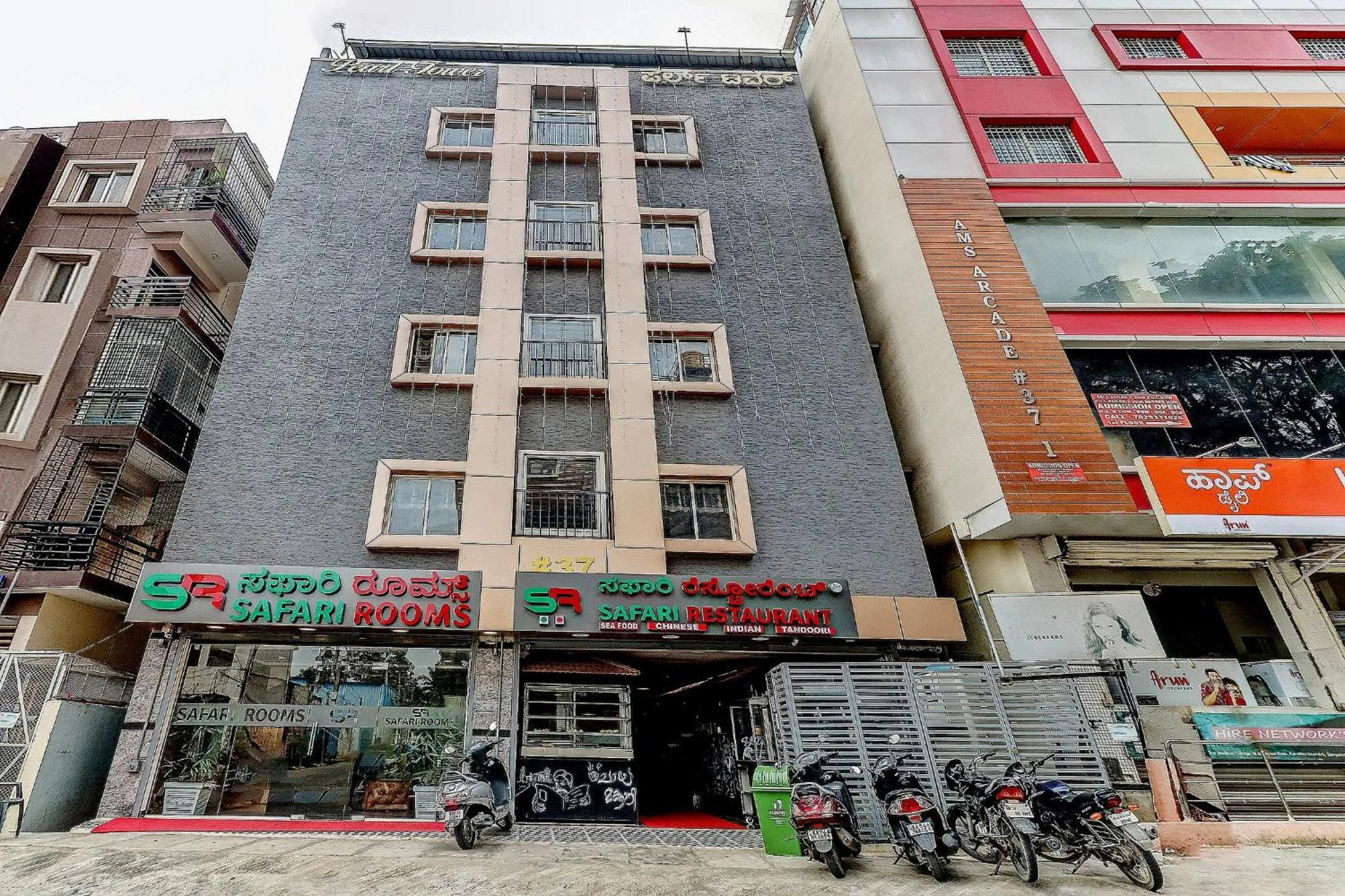 Facade/entrance in Capital O Safari Rooms Near Snow City