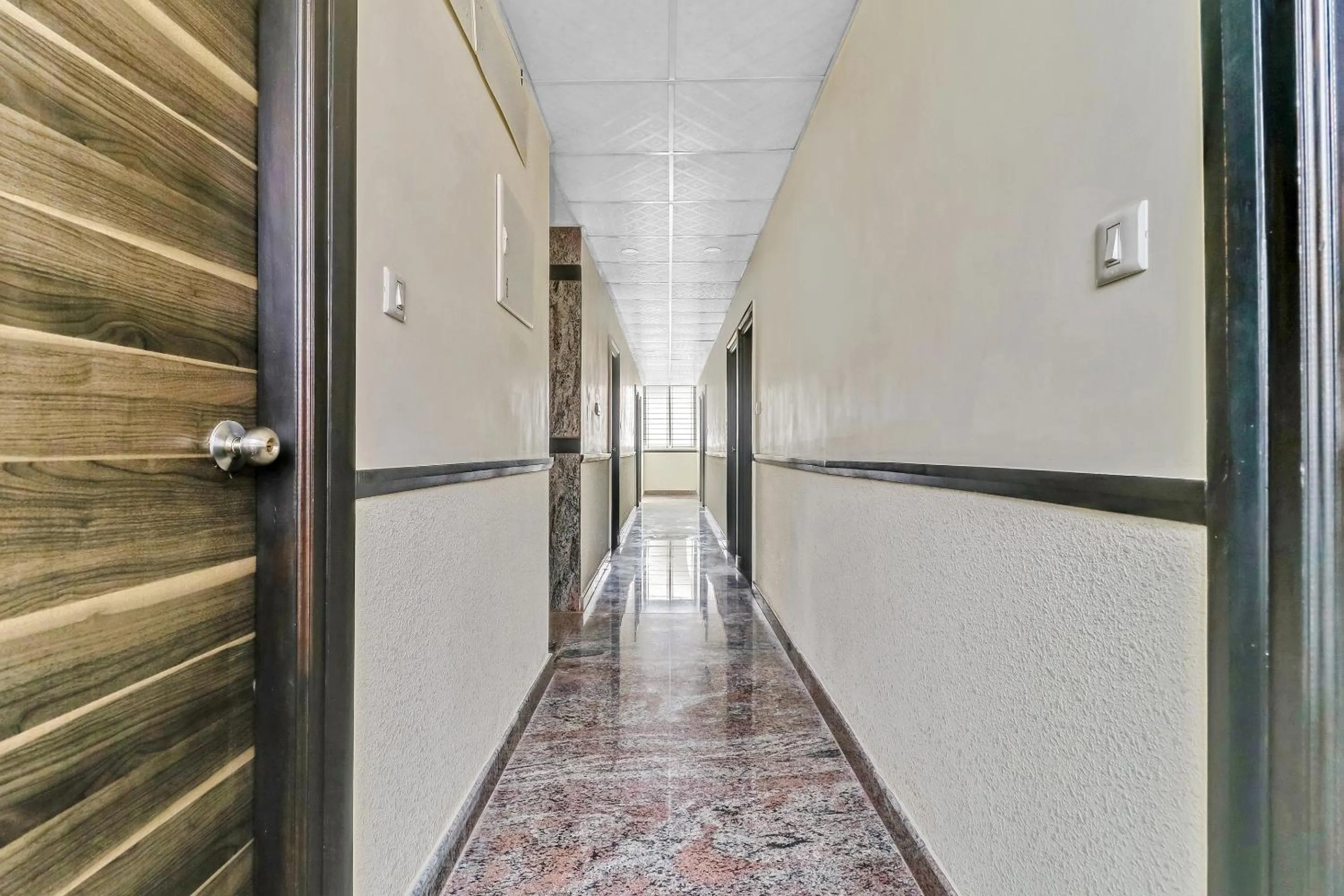 Lobby or reception in Capital O Safari Rooms Near Snow City