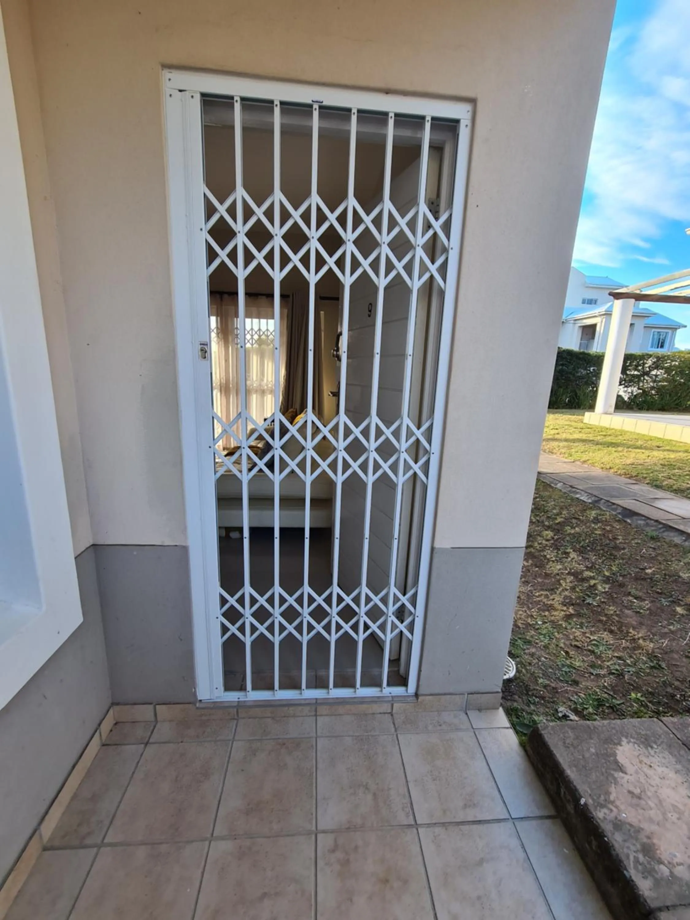 Facade/entrance in Modern Executive Unit