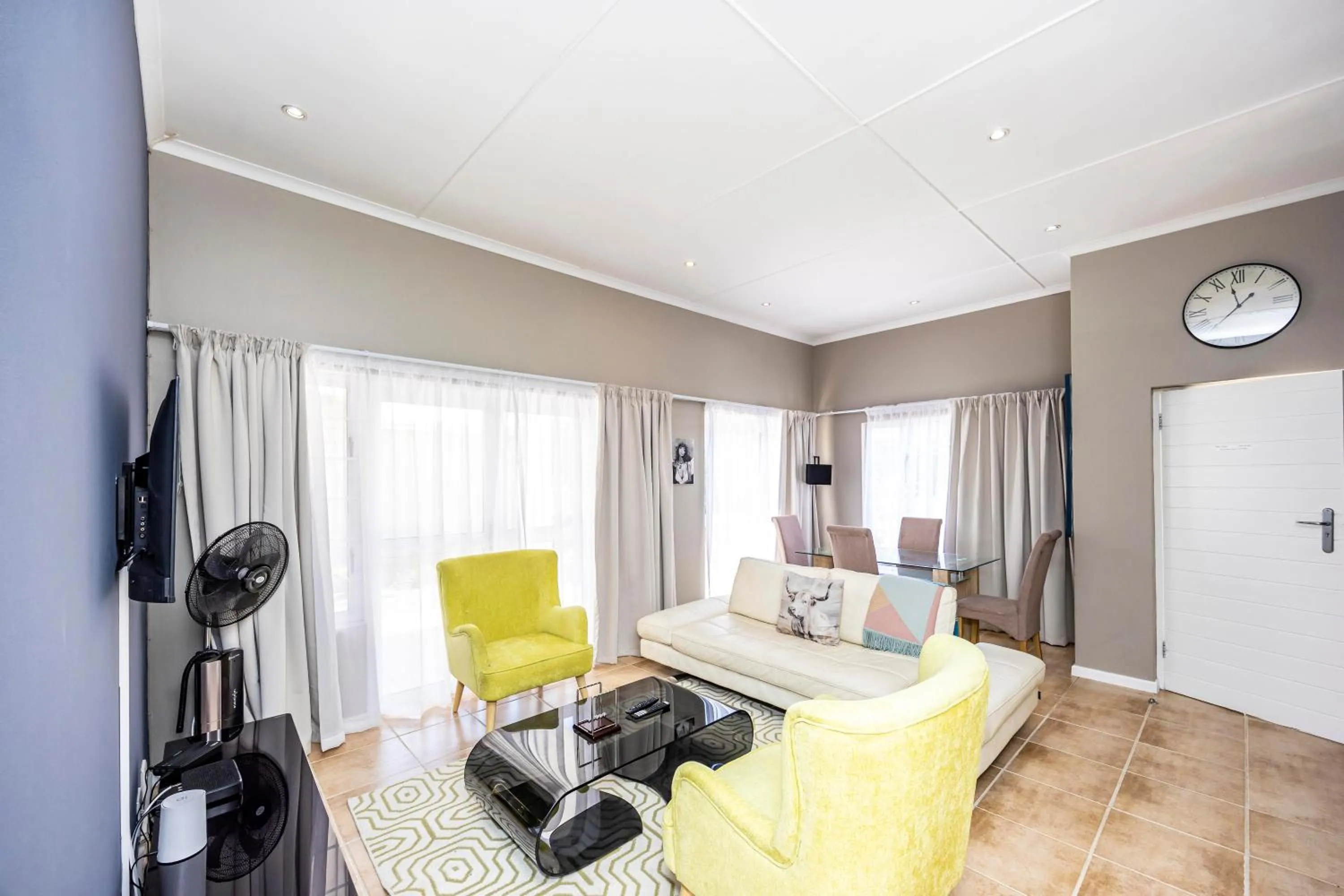 TV and multimedia in Modern Executive Unit