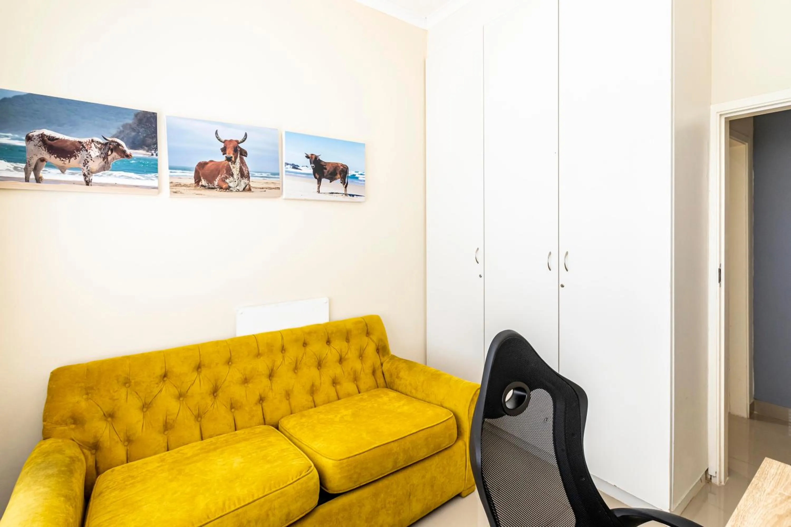 room service in Modern Executive Unit