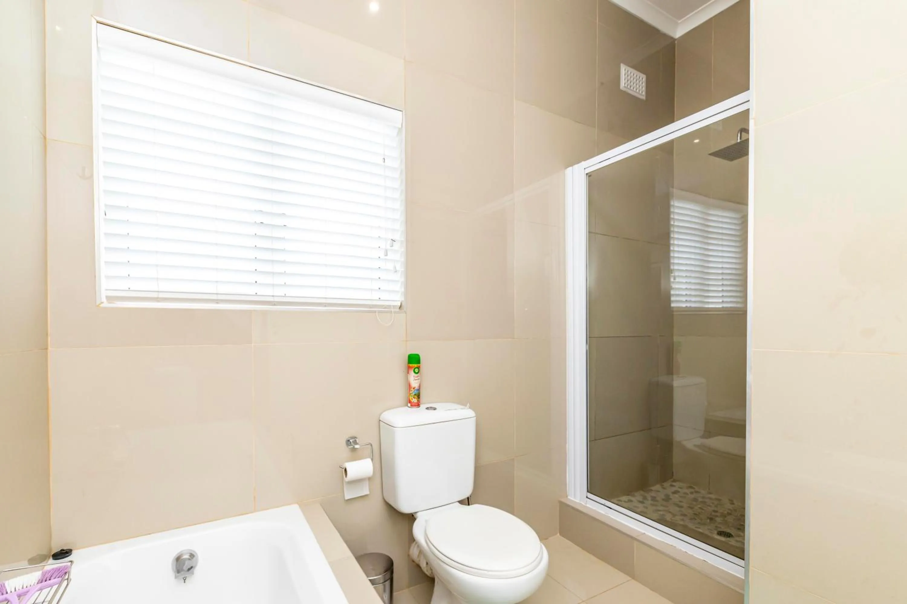 Shower in Modern Executive Unit